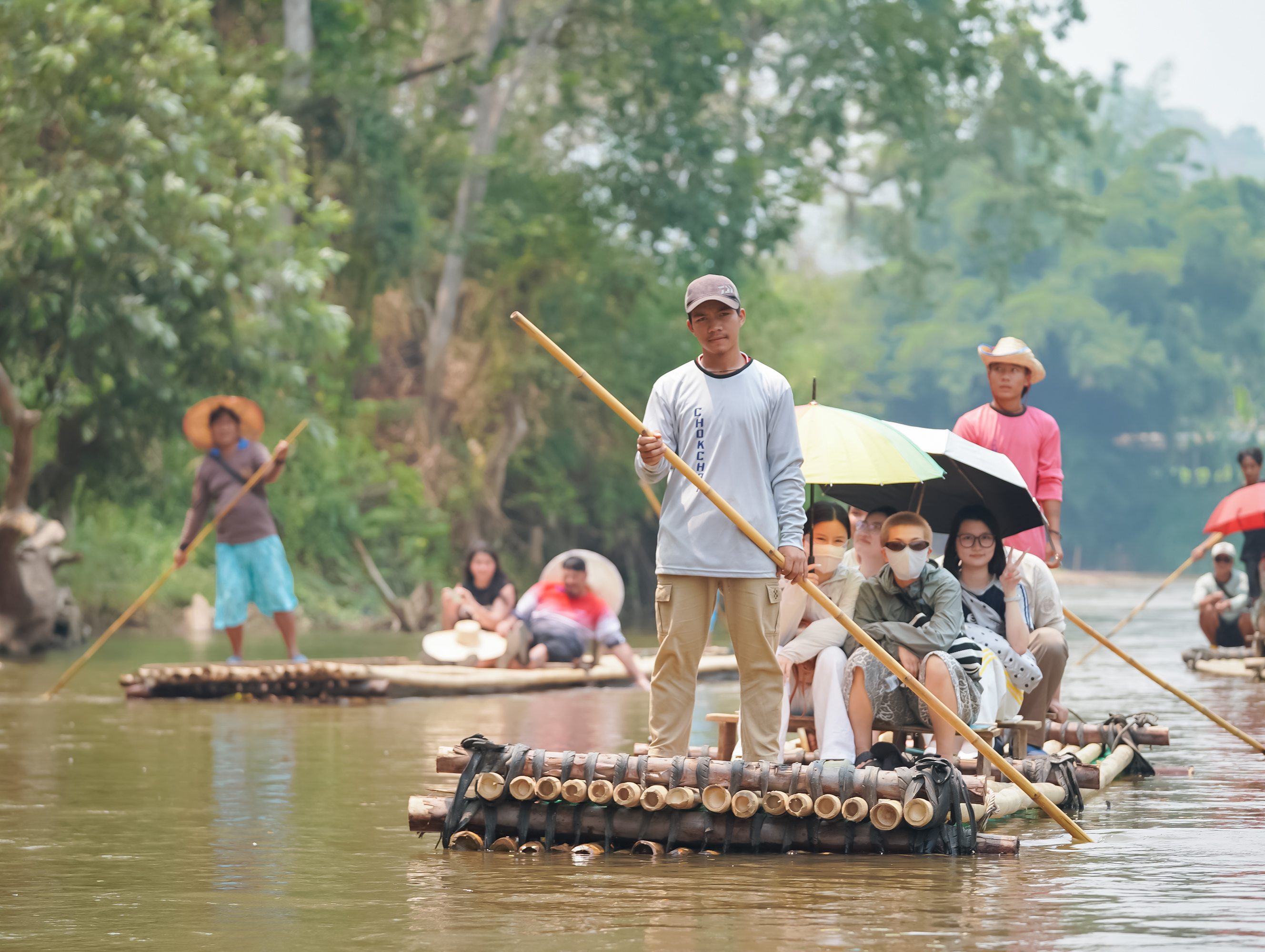 Cuidado de elefantes y rafting en bambú con buffet tailandés - Foto 3