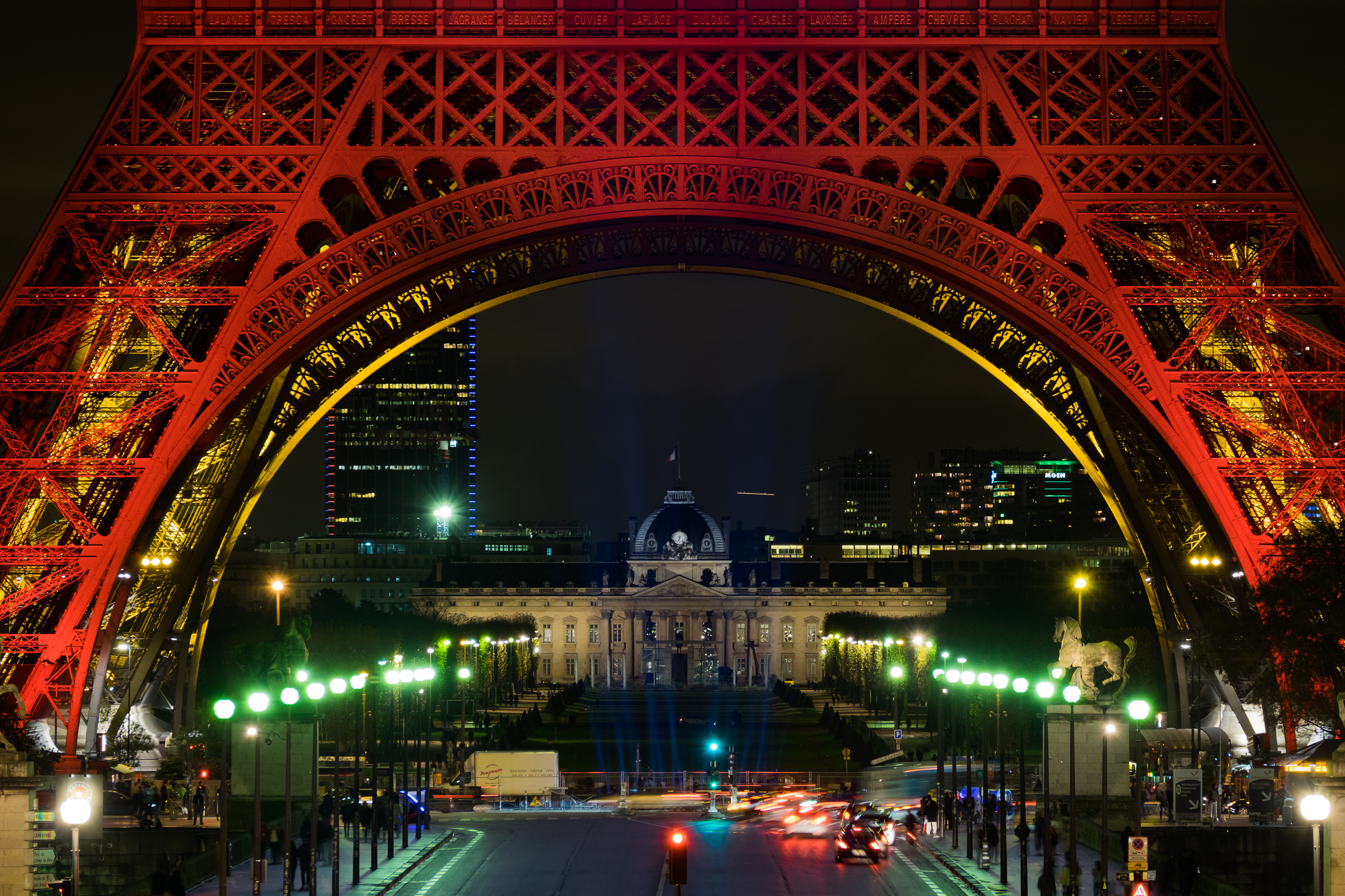 Paris is for Lovers: A Spicy Night Out – Image 1 | WeShare
