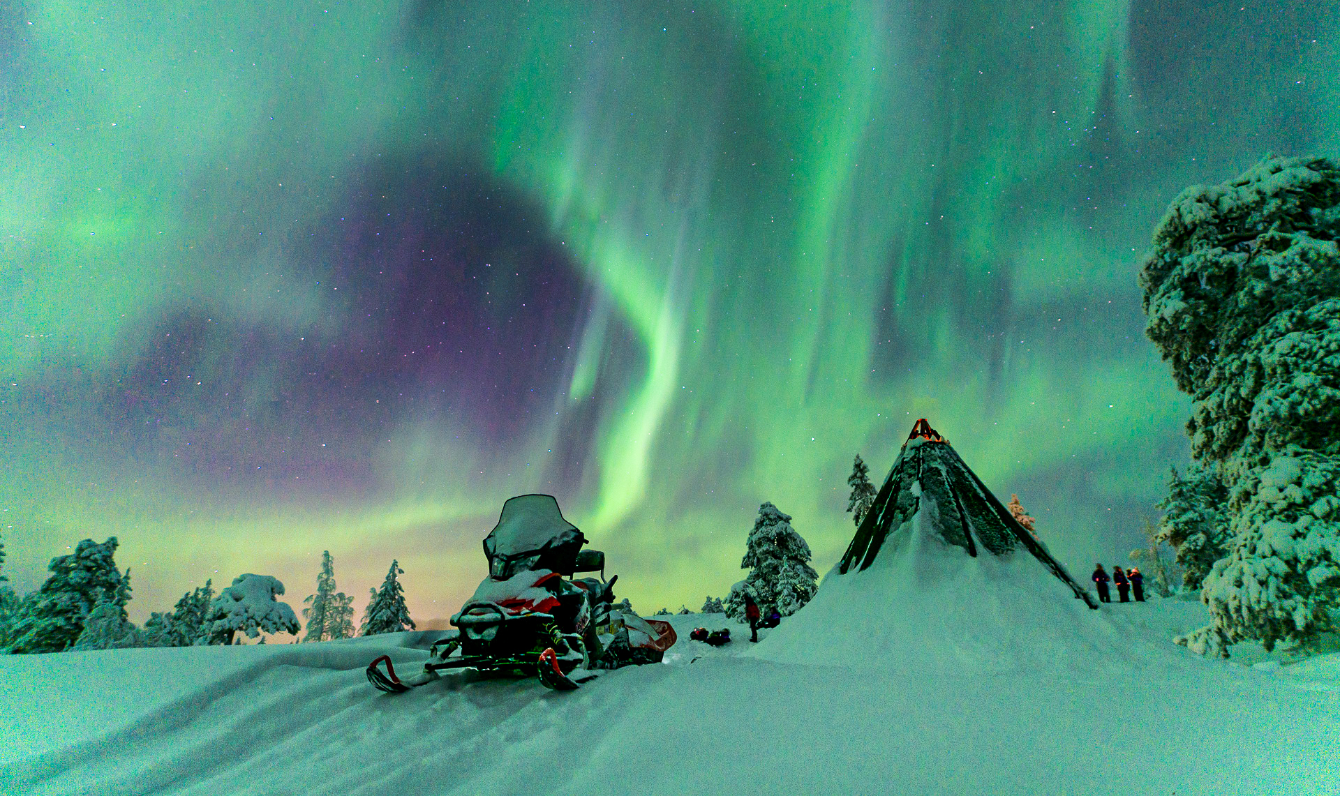 Cazando la aurora boreal en moto de nieve - Rovaniemi