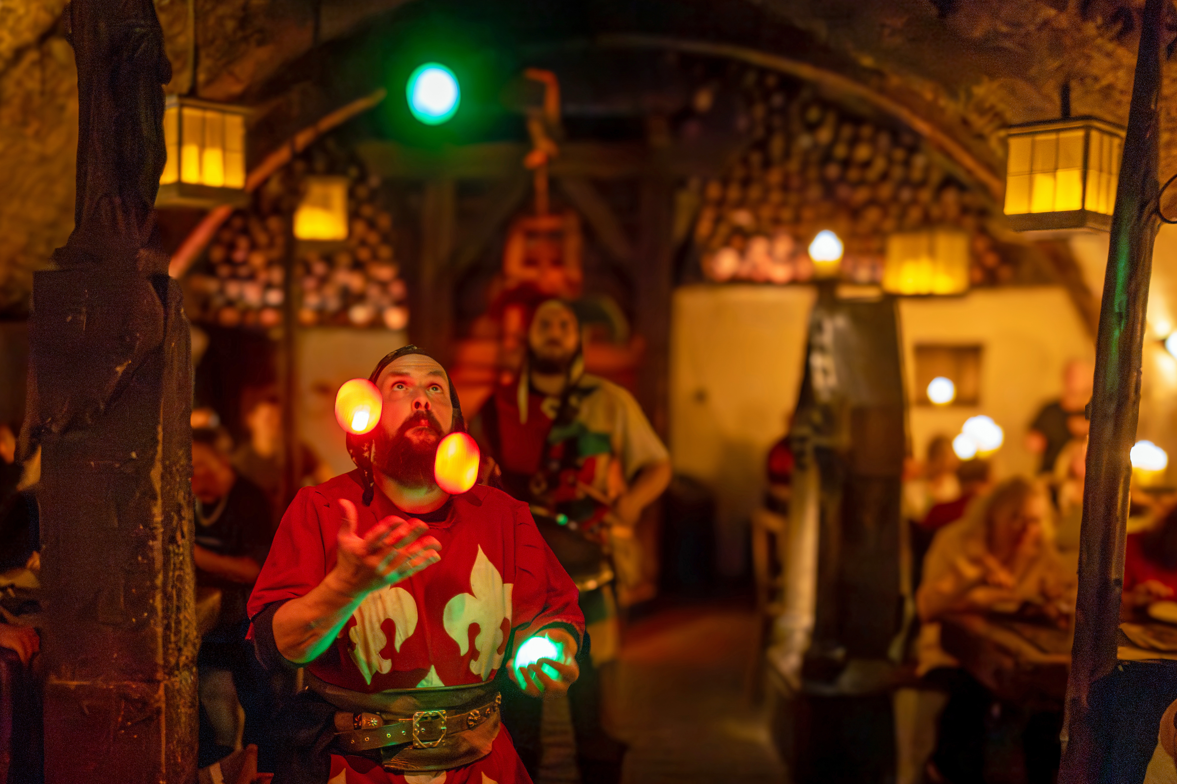 Experiencia medieval checa auténtica y original: cena, espectáculo, cervecería y castillo