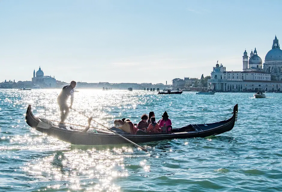 Private Gondola Ride – The Romantic Soul of Venice on the Grand Canal - Photo 5