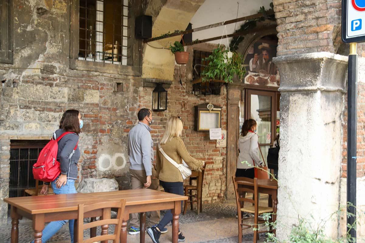 Street Food Walking Tour in Verona - Photo 15