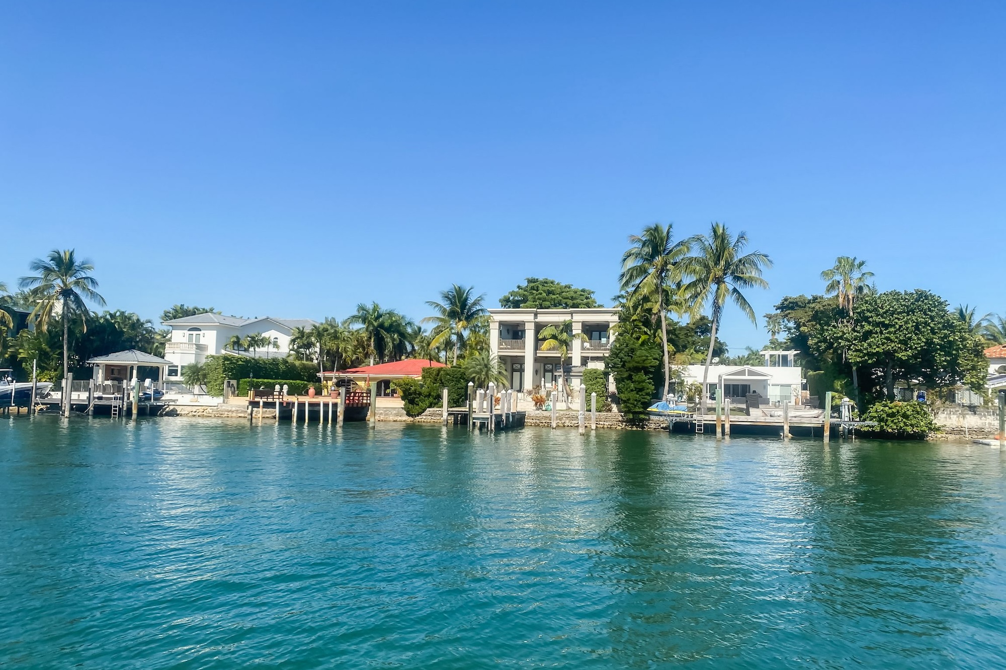 South Beach: Cruise of Millionaire’s Homes & Miami Skyline 