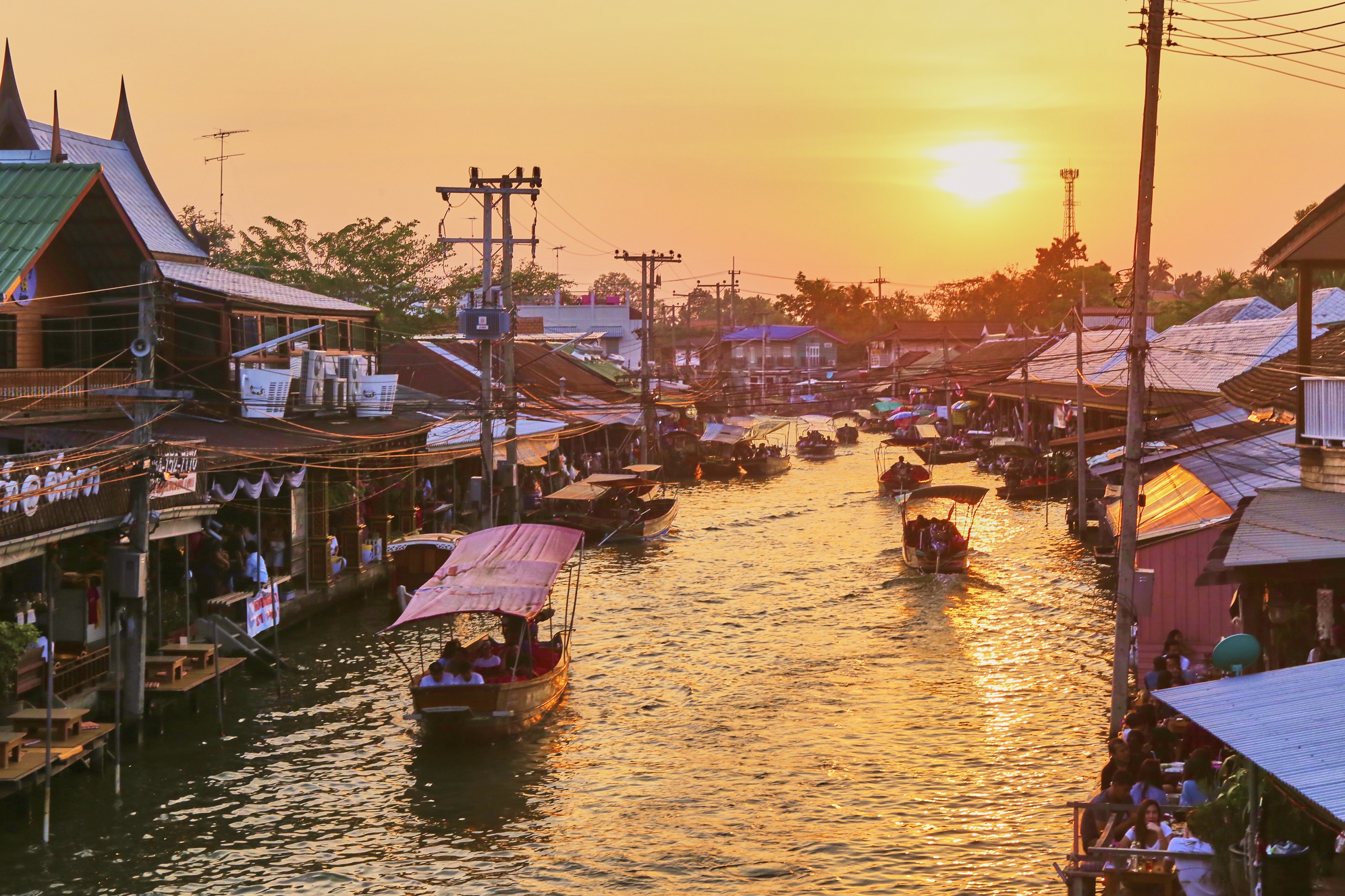 Amphawa Floating Market and Maeklong Railway Market Tour with Semiprivate or Private Option and Pickup - Accommodations in Bangkok