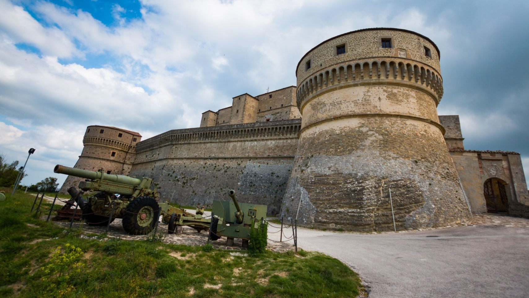 San Leo: Fortress Entry Ticket and Cagliostro's Prison - Photo 4