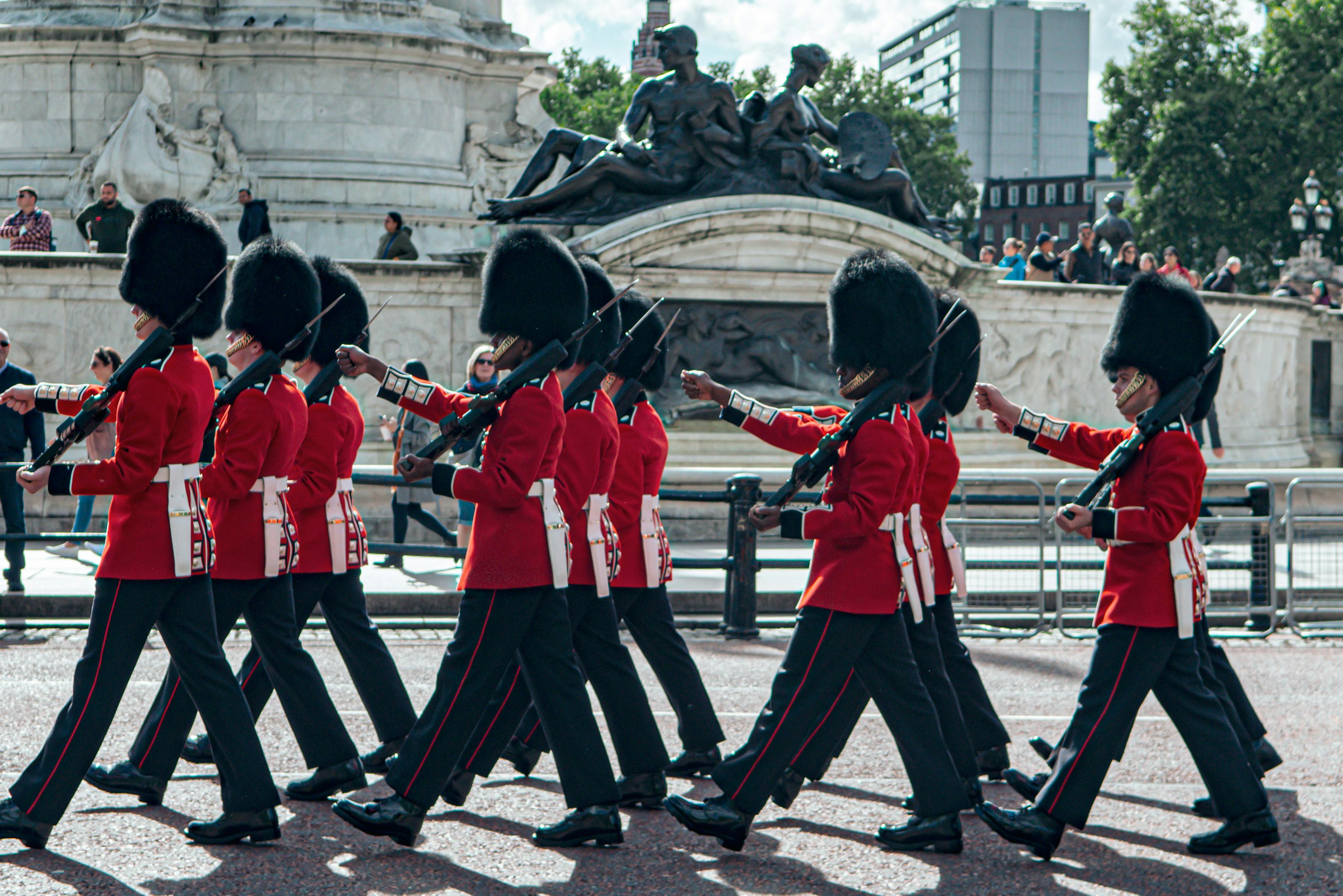 London Highlights: Guided Walking Tour & Changing of the Guard – Image 2 | WeShare