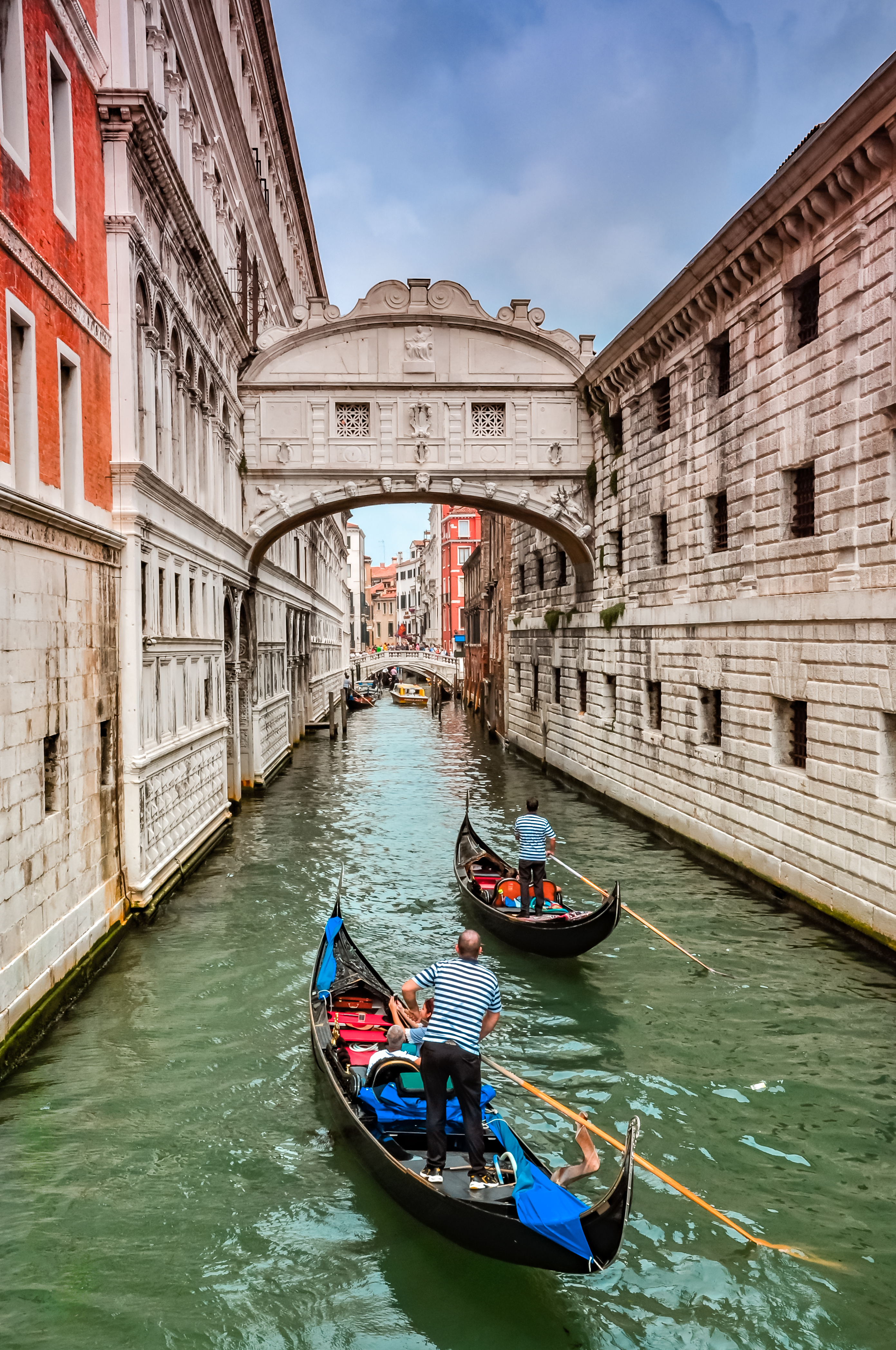 OT Venice: 30-minutes Enchanting Gondola Ride on the Grand Canal – Image 2 | WeShare