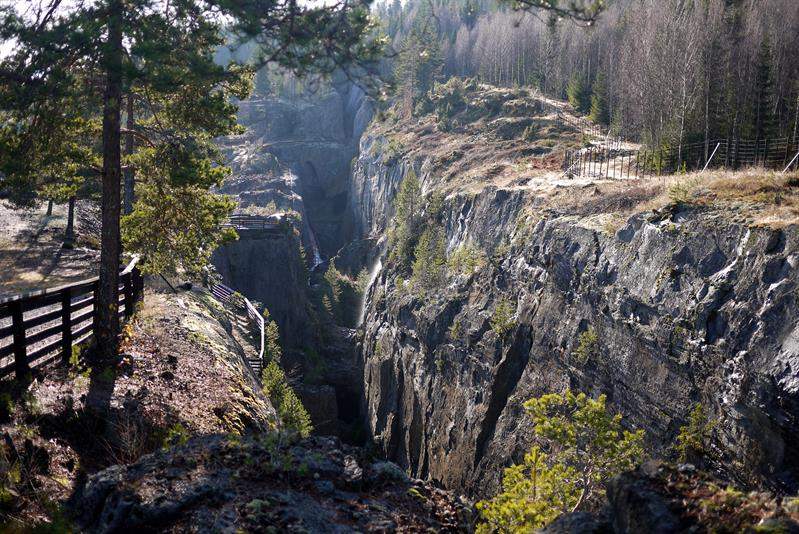 Cobalt Mines and Waterfalls from Oslo