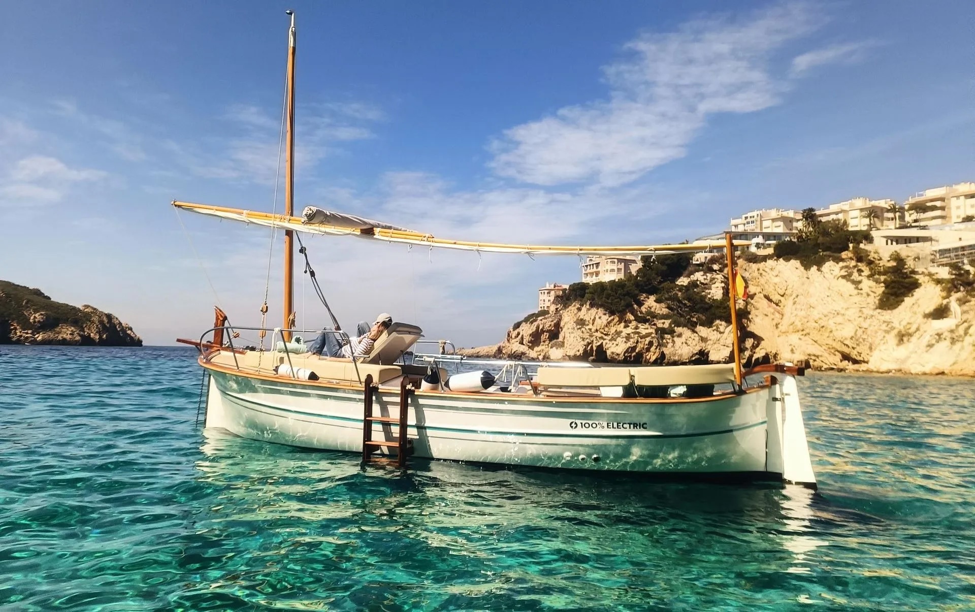 Private Tour: Full Day Eco Sailing in Electric Llaut