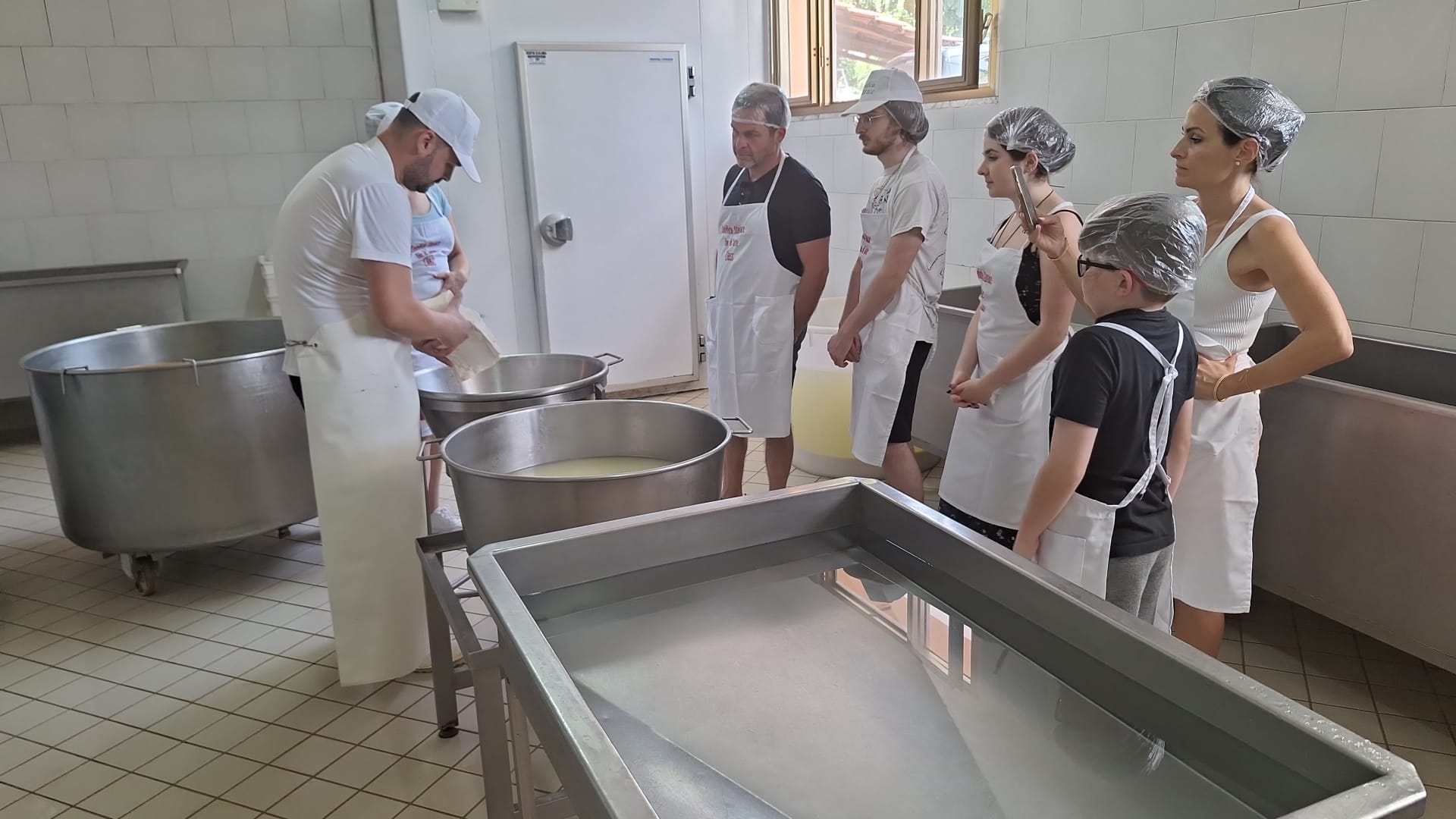 Sorrento: mozzarella cheese workshop at a dairy in Vico Equense - Photo 10