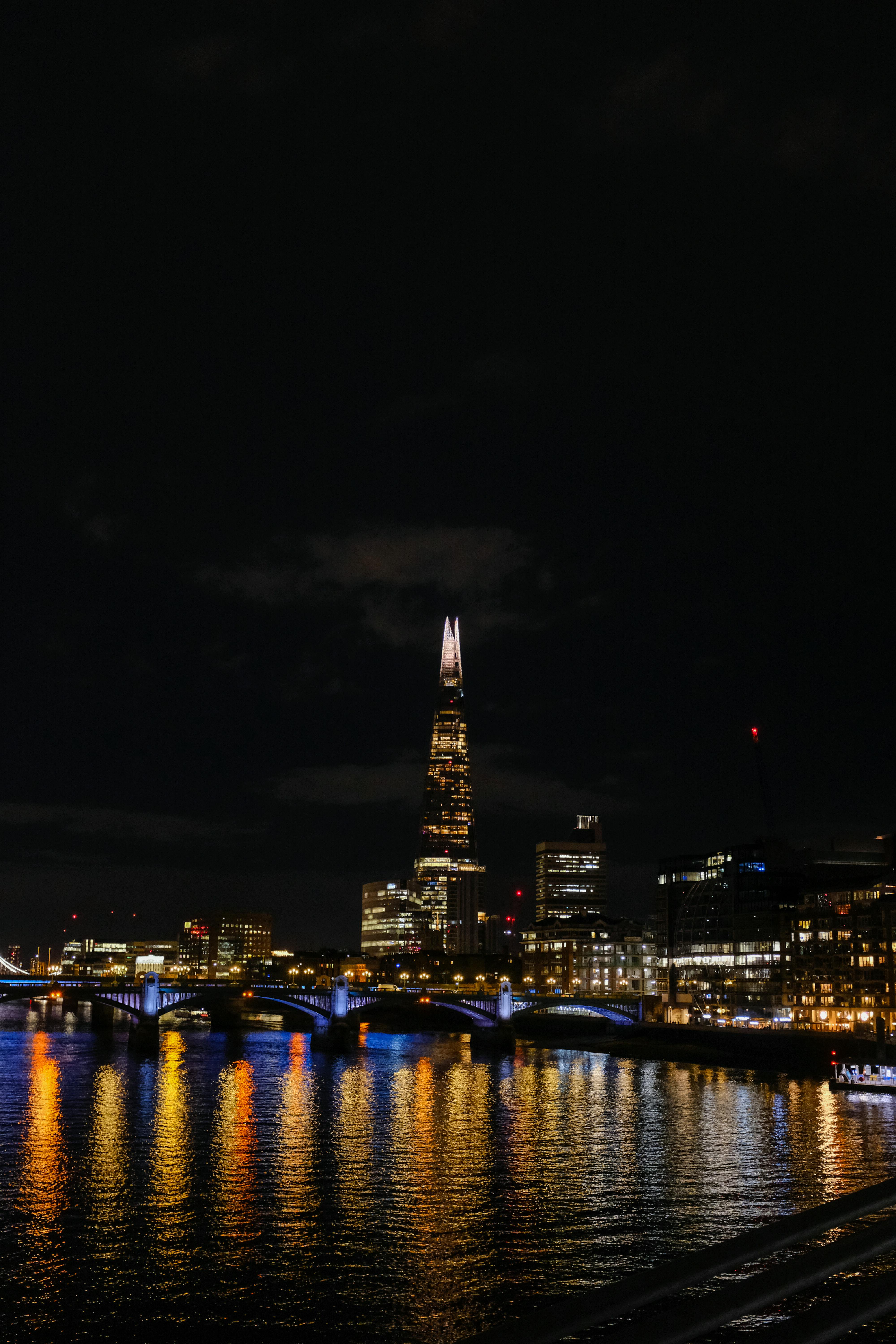 London Bridges by Night: Private Illuminated Tour – Image 4 | WeShare