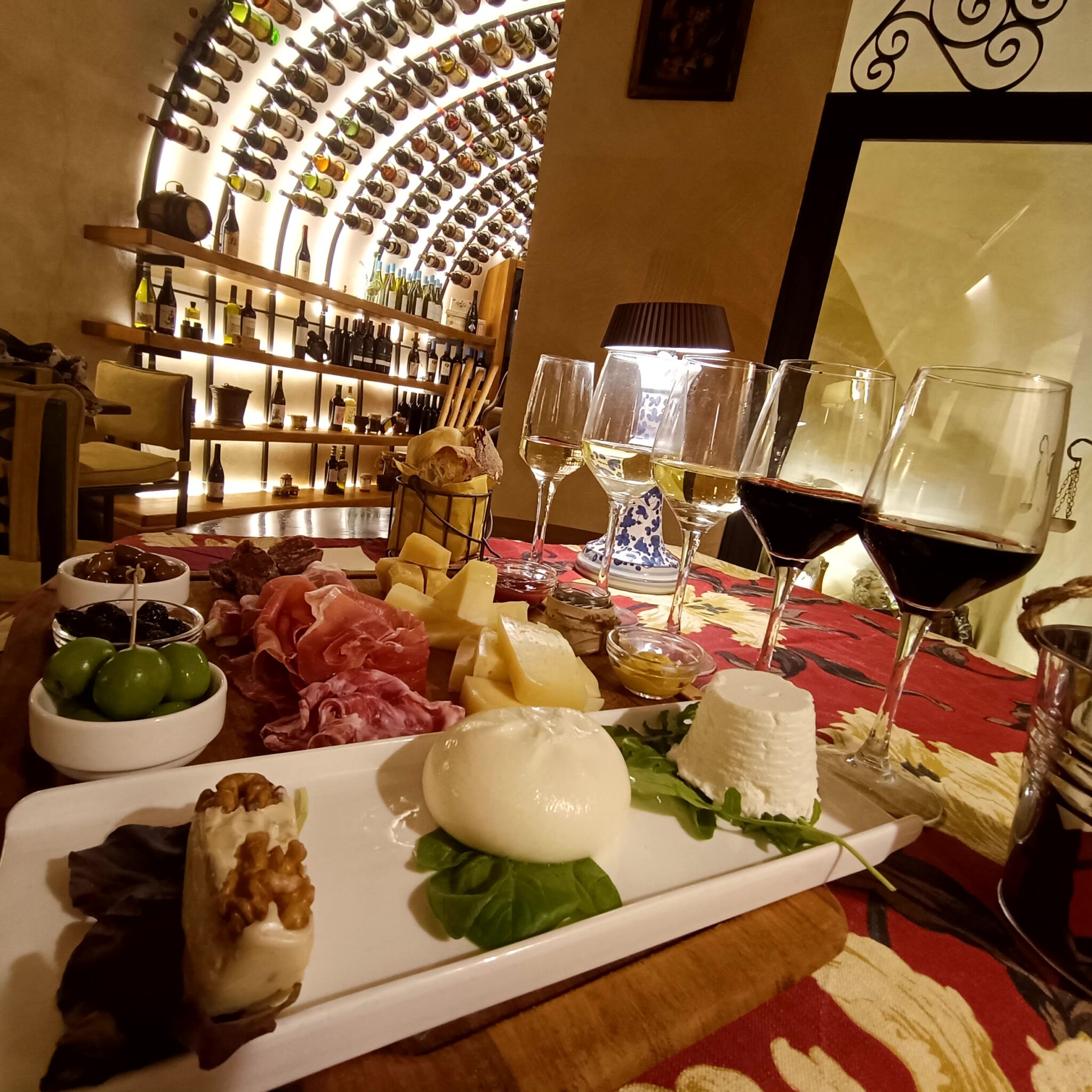 ROME CLASSIC FOOD TASTING WITH 4 WINES PAIRING - Photo 2
