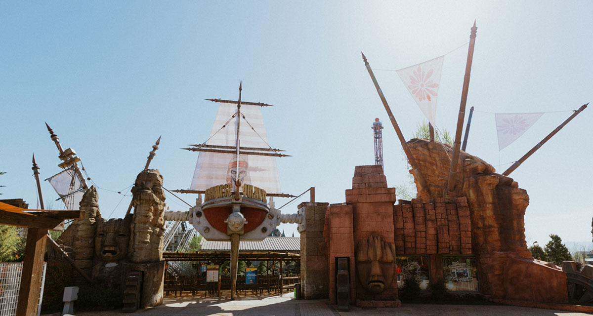 Entrance to the MagicLand Amusement Park - Photo 12