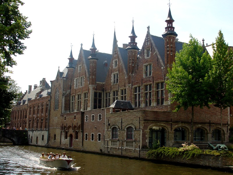 Extraordinary Bruges: Walking Audio Tour on Mobile App