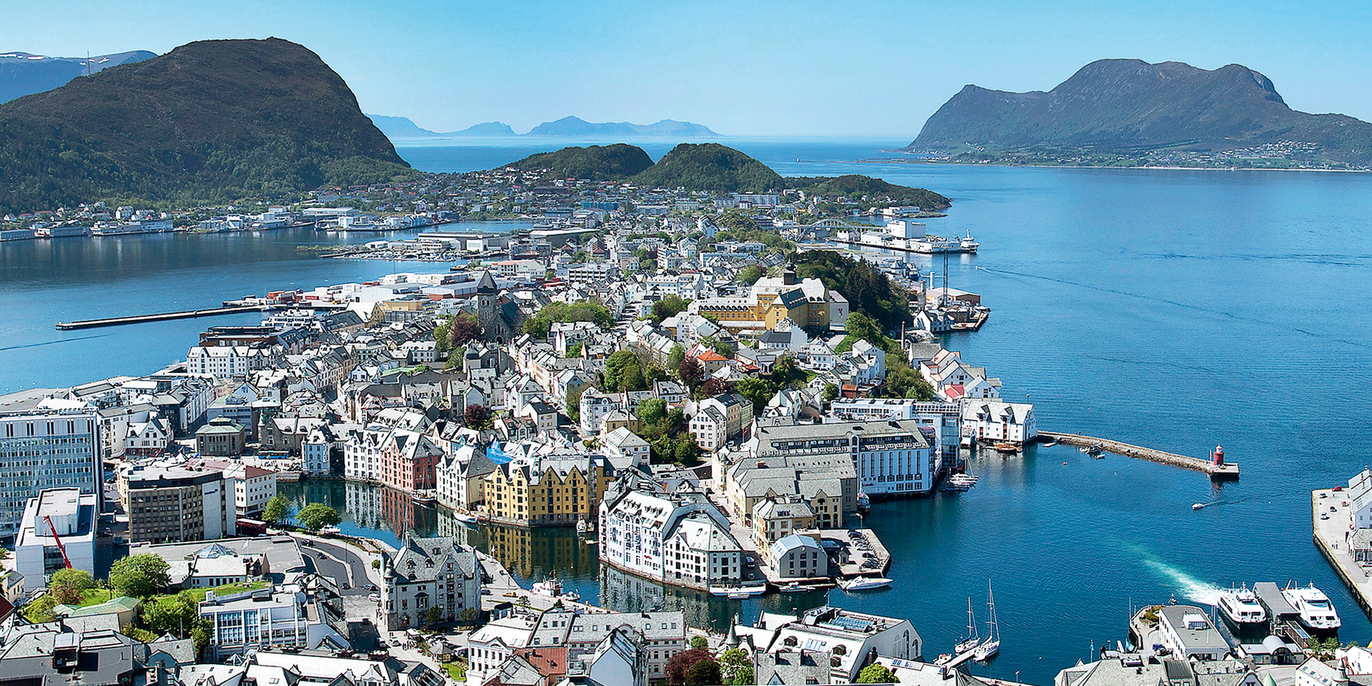 Private Ålesund tour on foot
