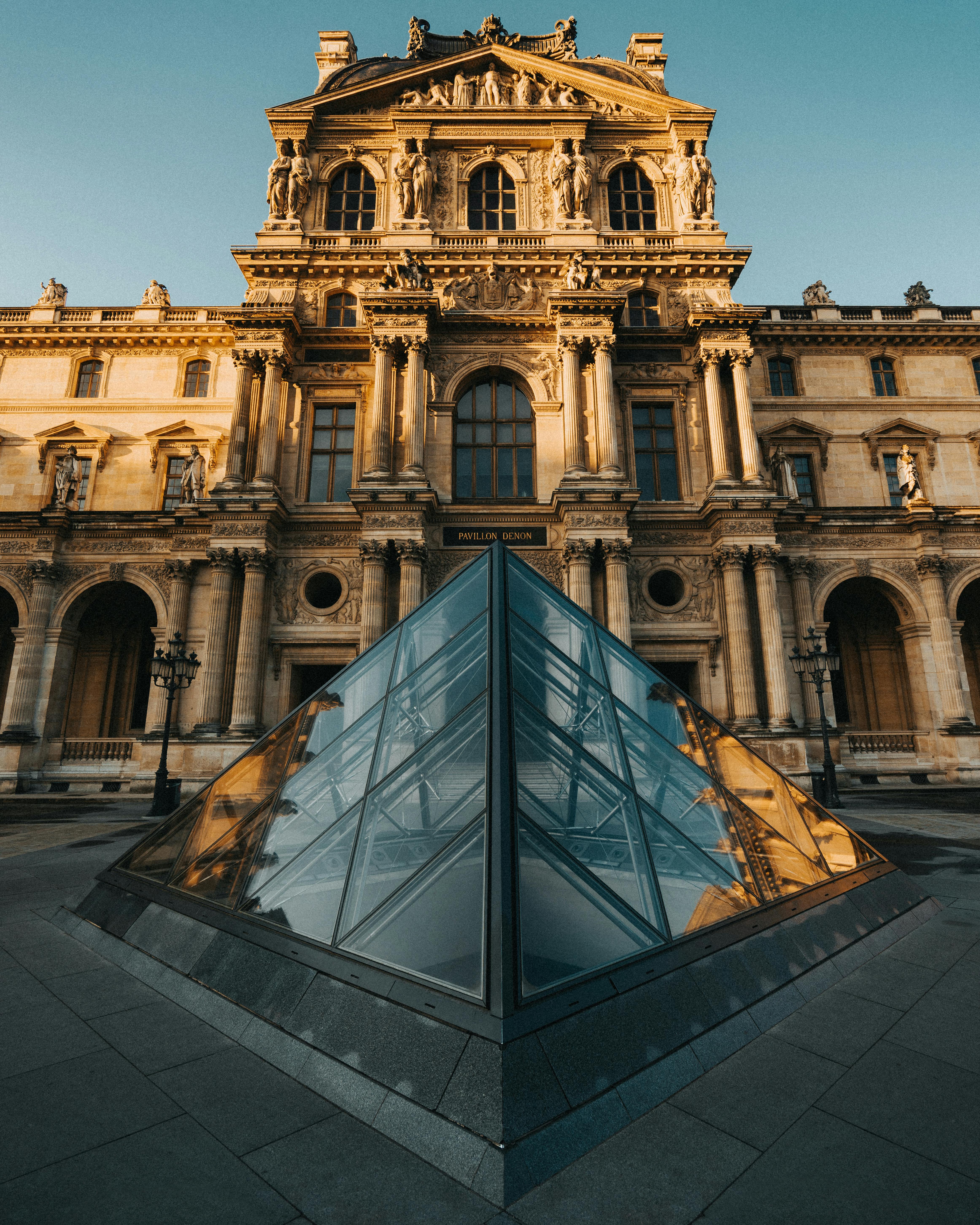 Paris Louvre Museum with 1/2/3 Days HOHO Combos – Image 4 | WeShare