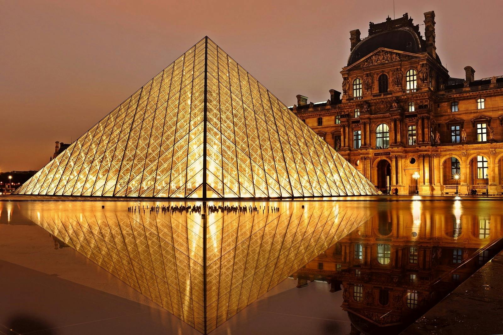 Paris Louvre Museum with 1/2/3 Days HOHO Combos – Image 1 | WeShare