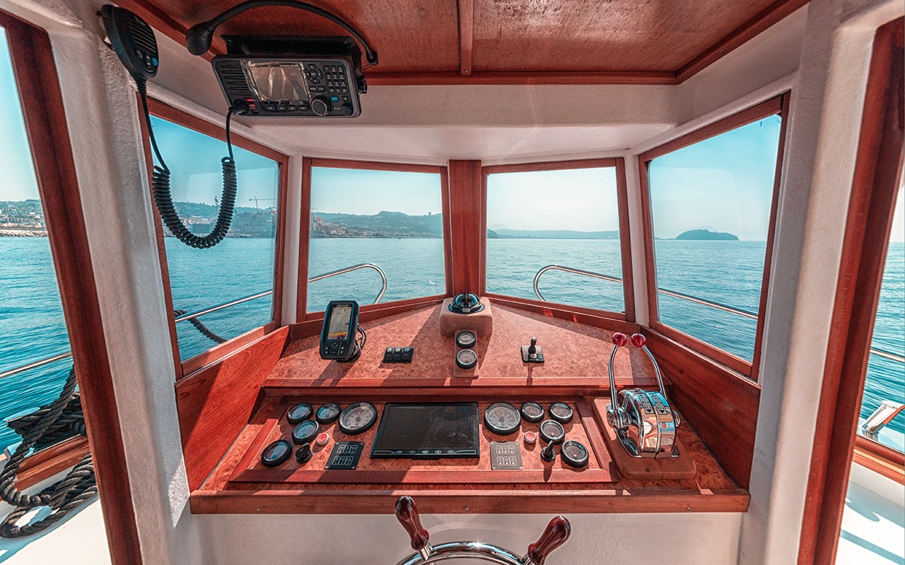 Mini cruise of the Underwater Archeological Park of Baia with glass-bottom boat - Photo 2