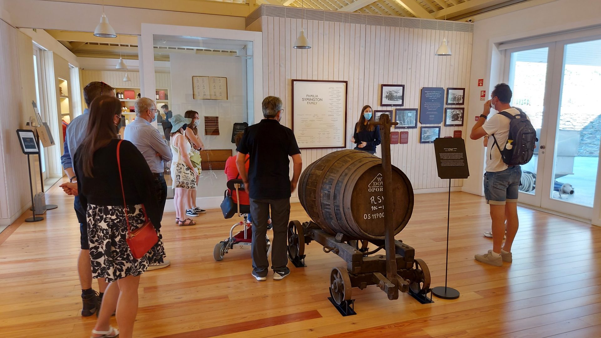Private Douro Valley Tour: Provesende, Pinhão, Scenic Viewpoints and most renowned wineries - Photo 12