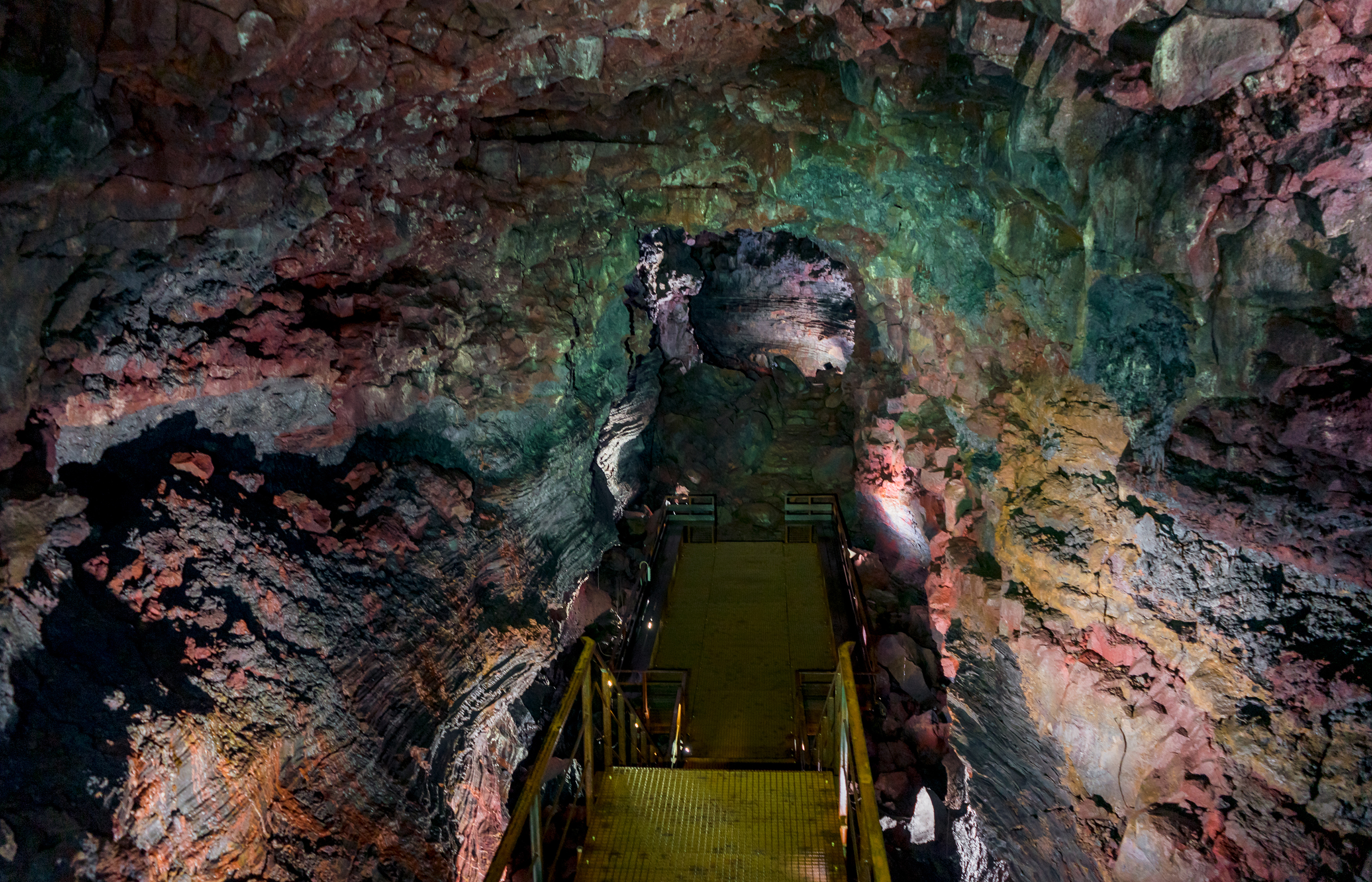 Volcanic Caves and Craters: The Lava Tunnel, Grindavík & Reykjanes Lava Fields Combo Tour - photo 18
