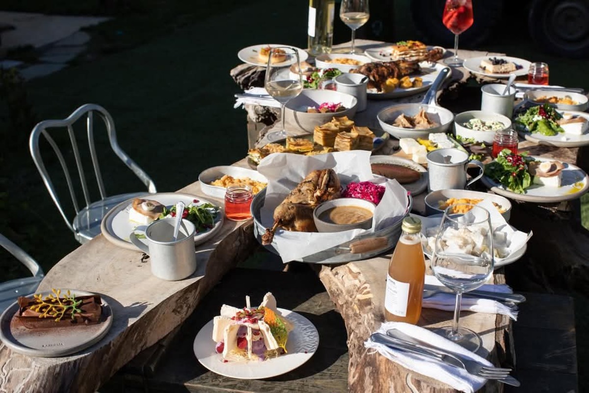 Unique Tirana: Communist History, Culture and Food Tour