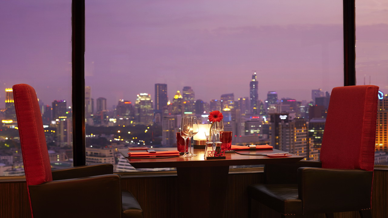 'Cene alrededor de la cena' en The Landmark Bangkok