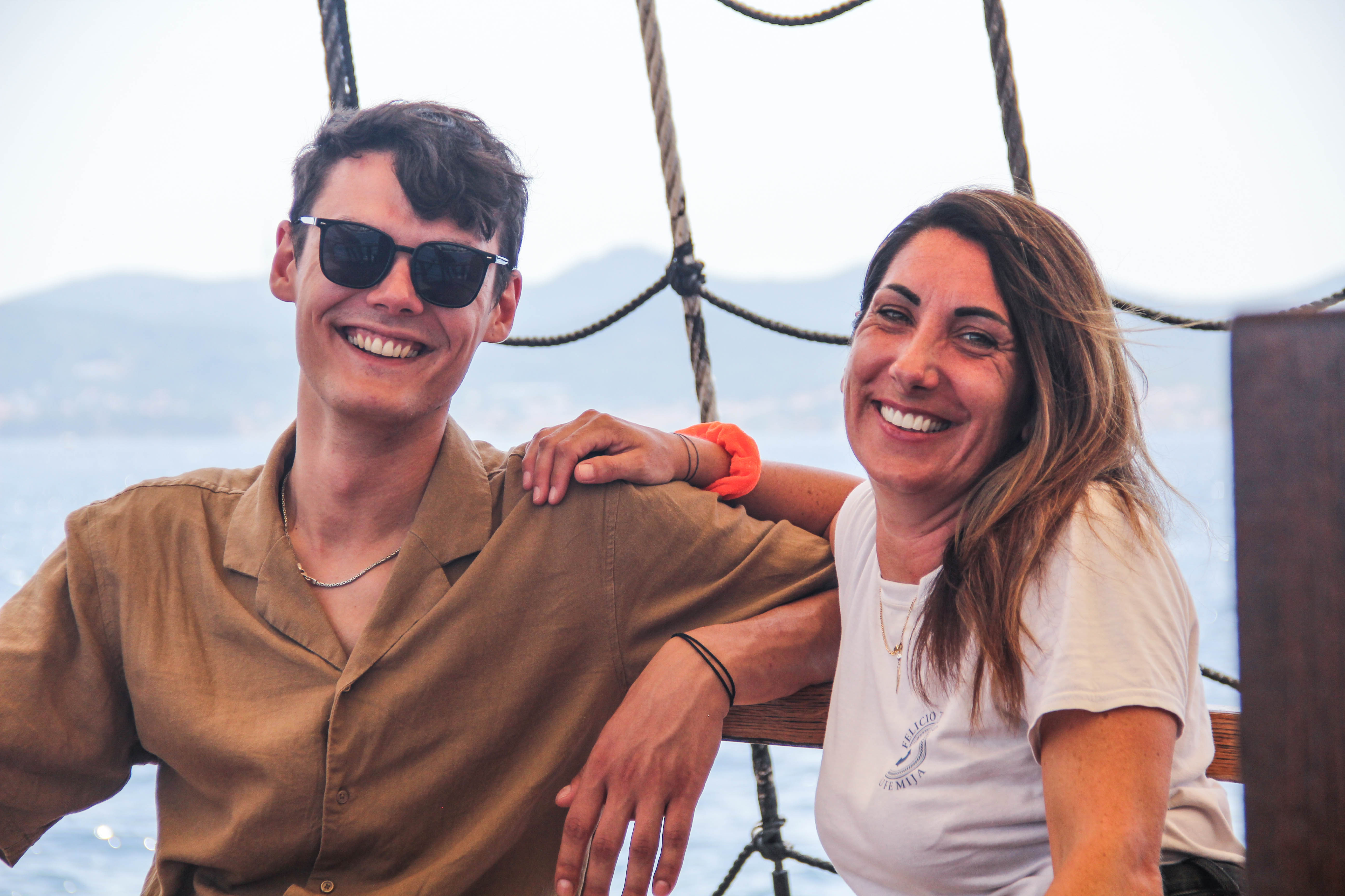 BŁĘKITNA ZATOKA & WYSPIARSKIE MIASTECZKO – REJS ŻAGLOWCEM + LUNCH I NAPOJE - cruise views