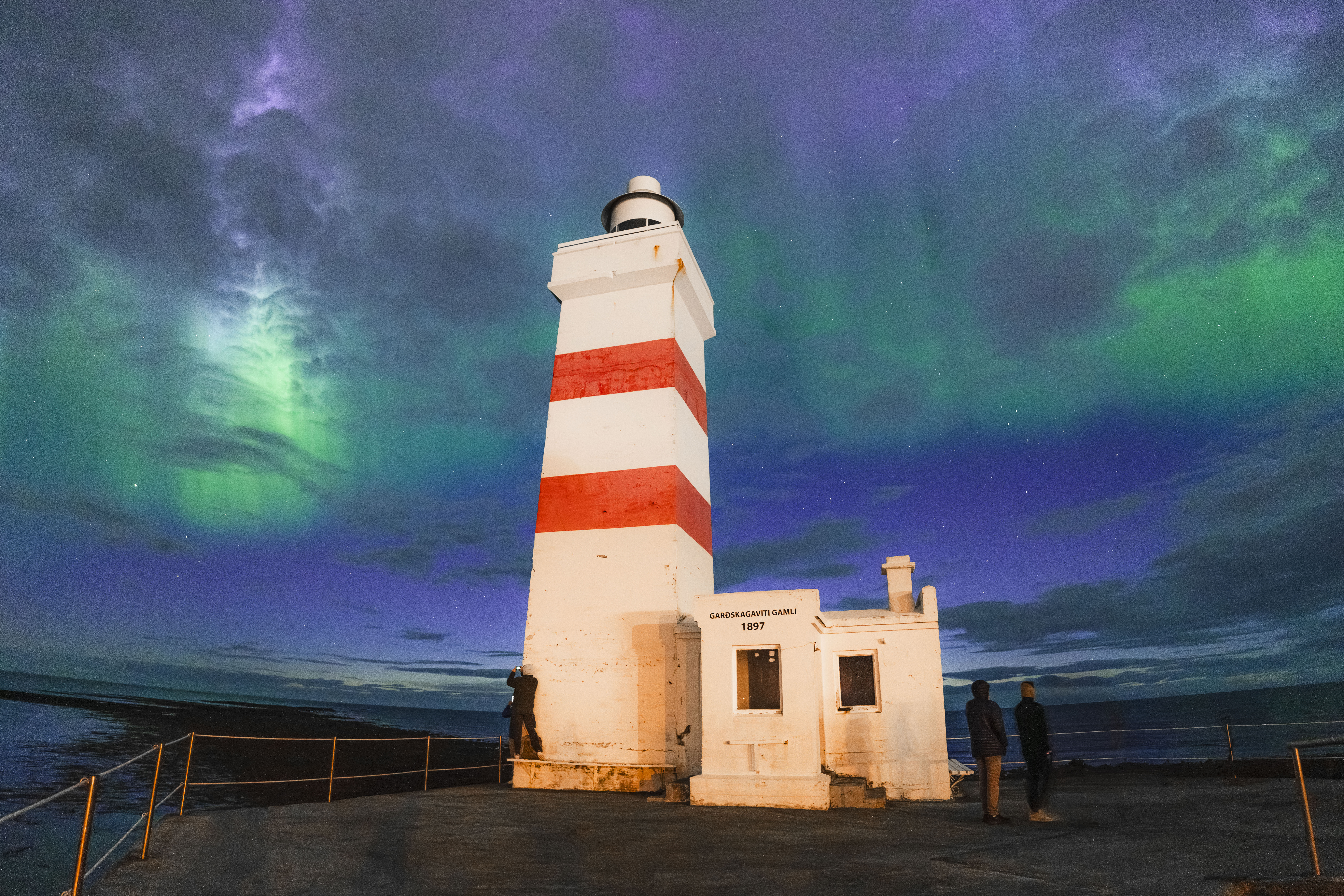 Aurora hunt with campfire, thermal suits & marshmallows - photo 9