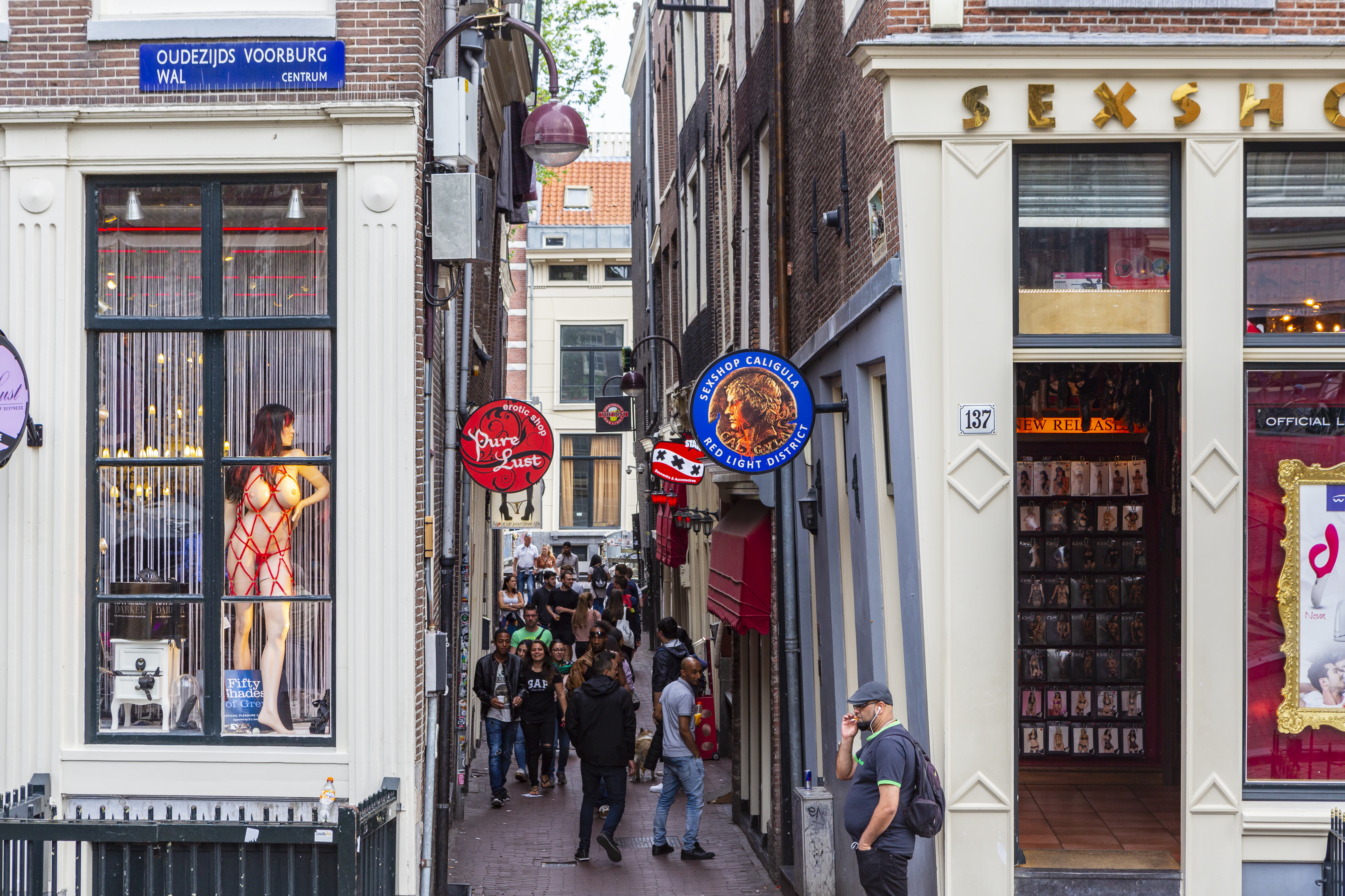 Self-Guided Red Light District Amsterdam Photography Tour - Photo 6