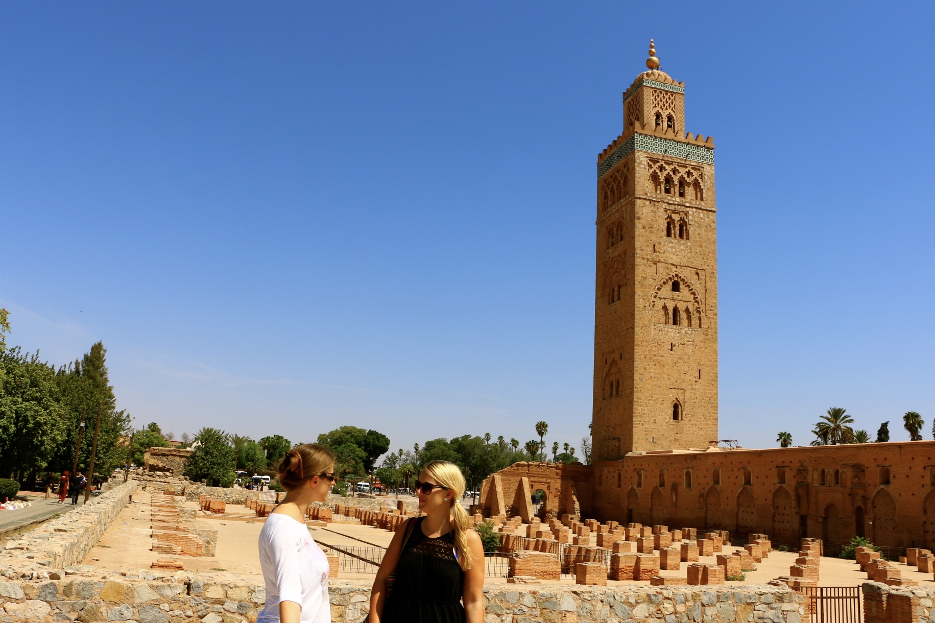 Tour privado a pie por Marrakech con paseo en camello en Palmeraie