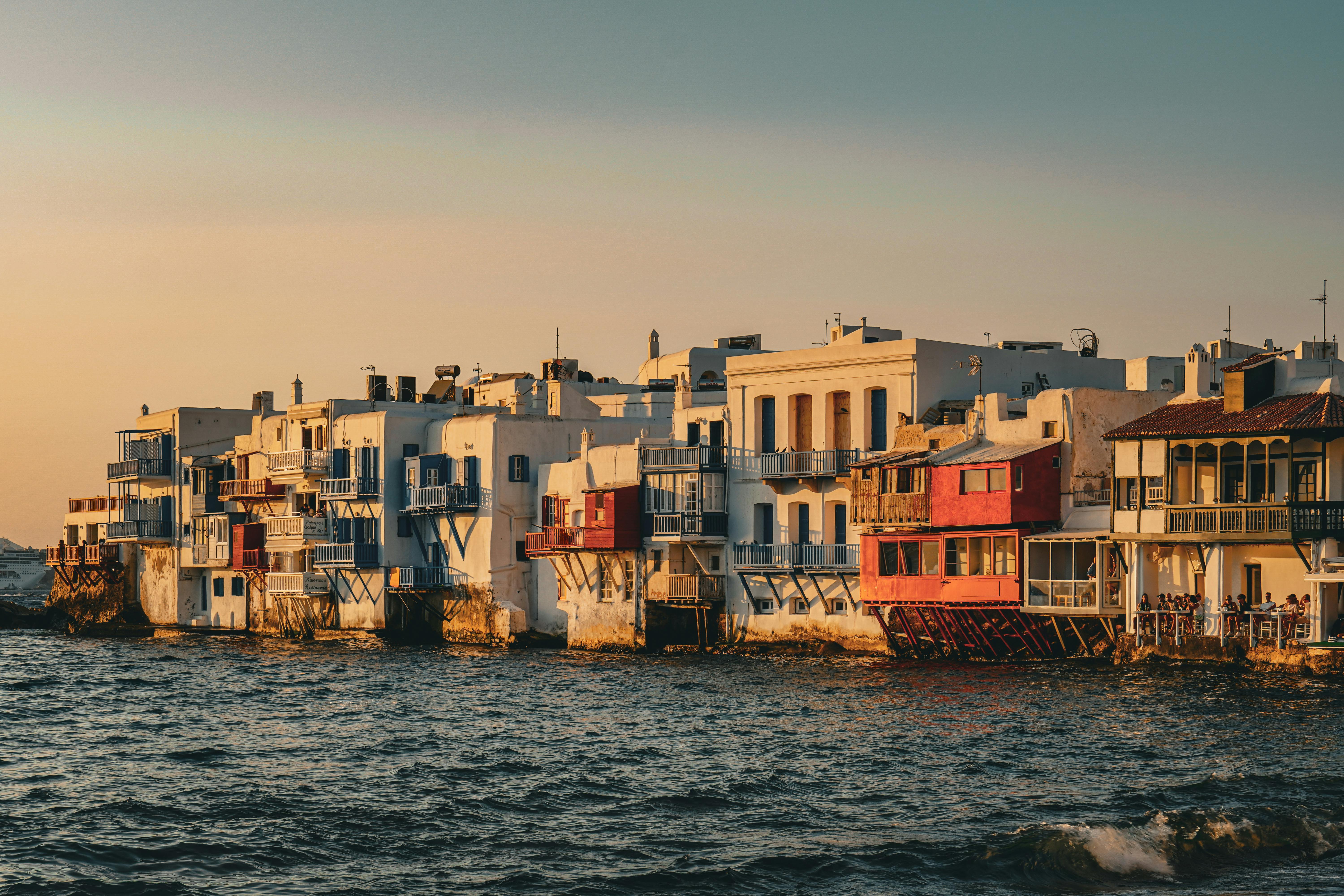 Golden Hour Mykonos: la experiencia de caminar al atardecer - Foto 3