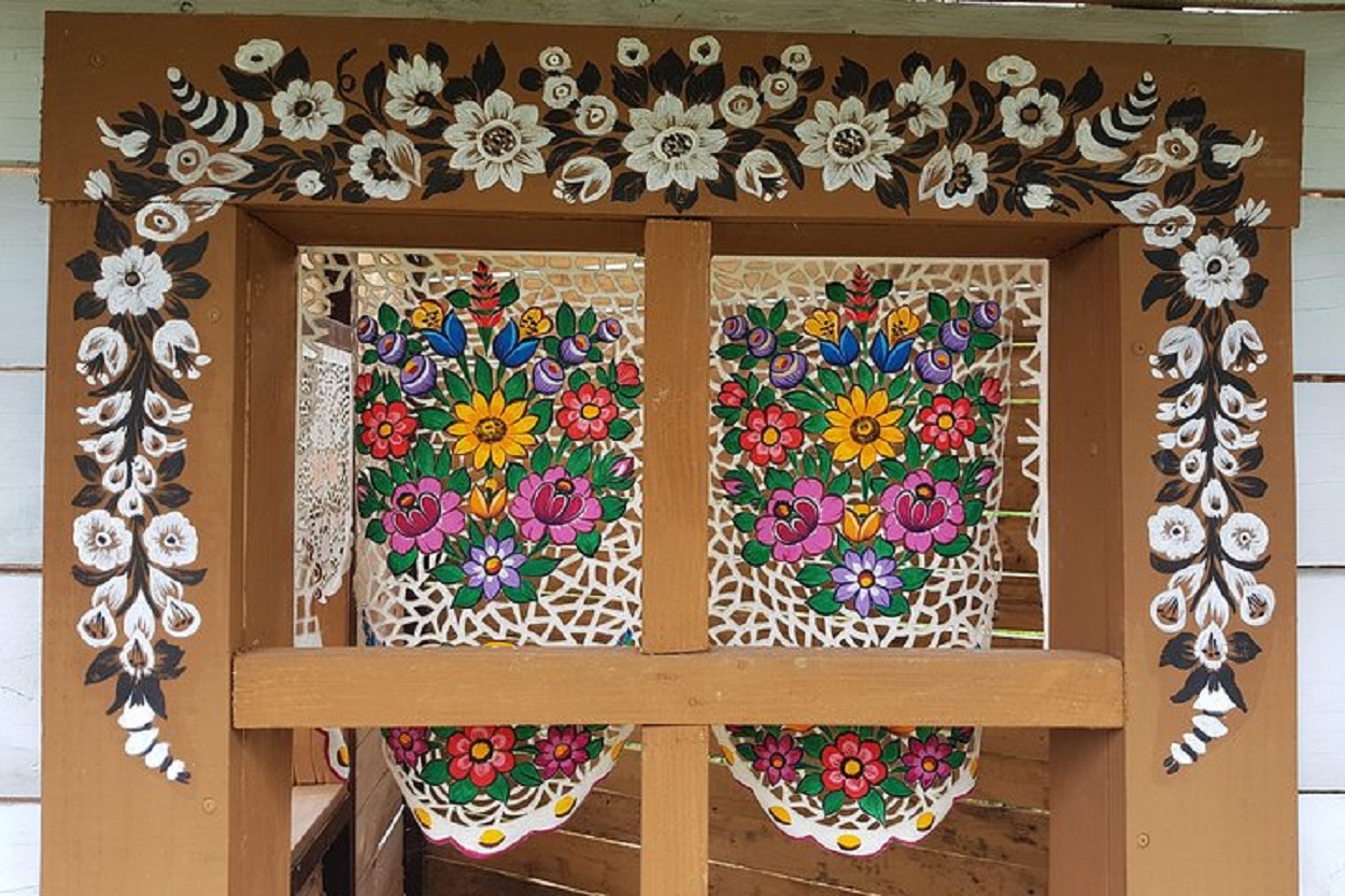 Zalipie, painted village, regular small group tour from Krakow