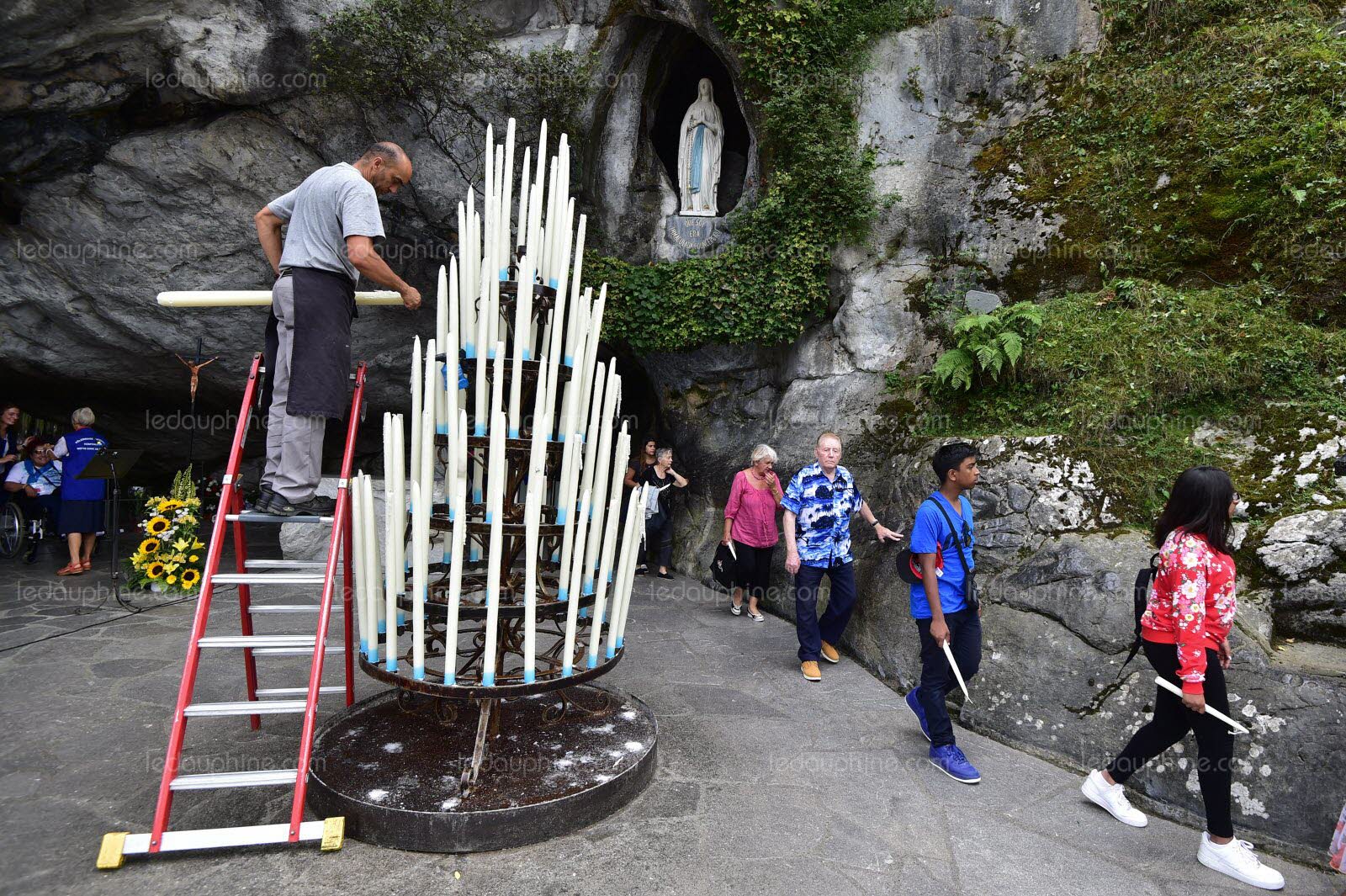 LOURDES (the grotto & the sanctuary) Daytrip from PARIS by High Speed