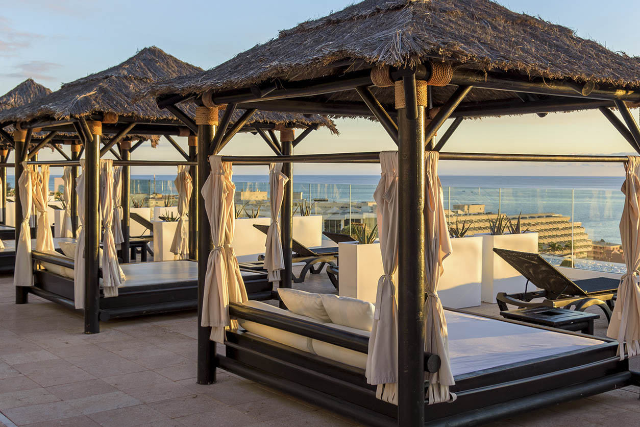 Cama Balinesa con Almuerzo