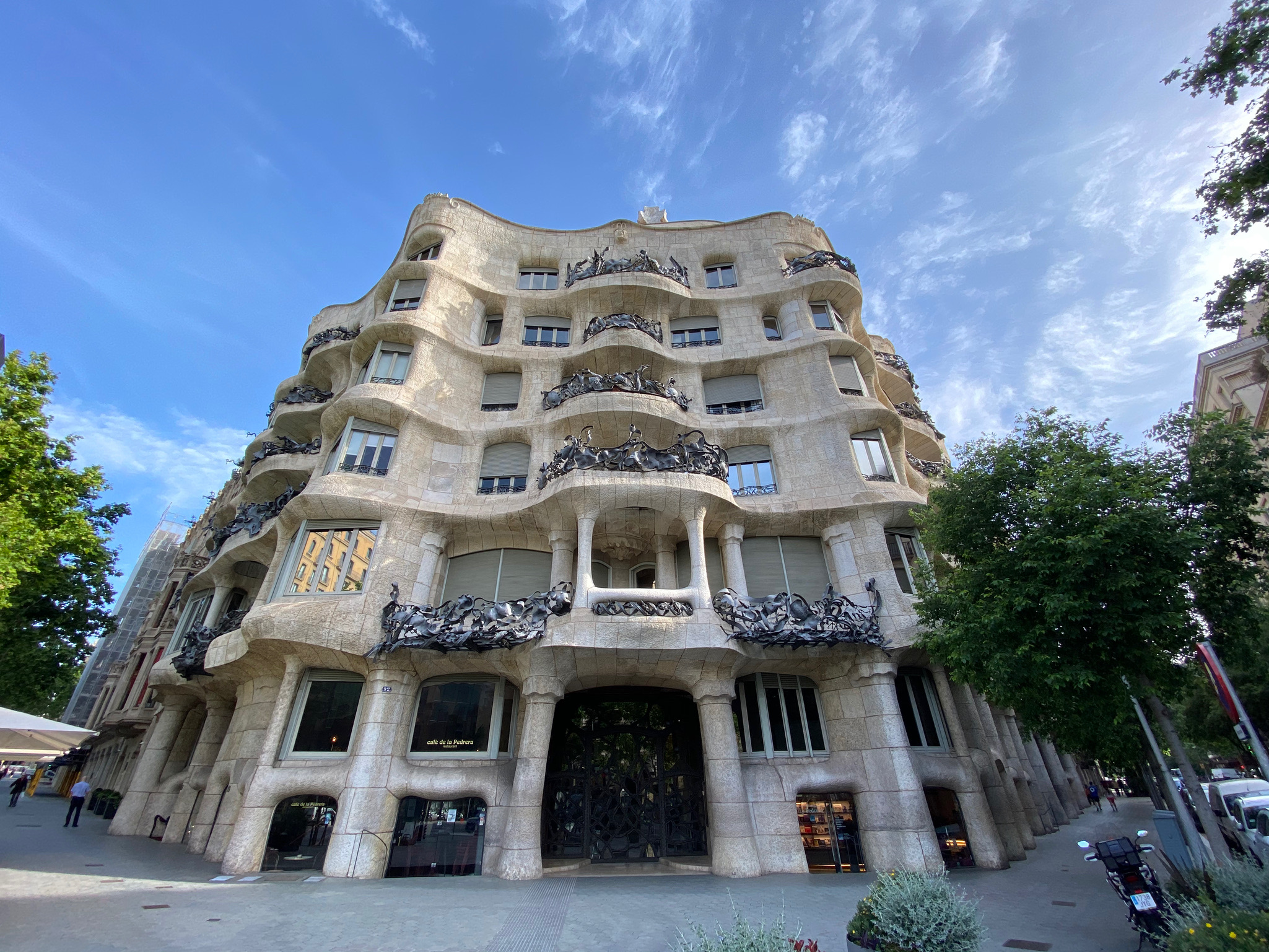 Gaudí & Barcelona Legends - Photo 10