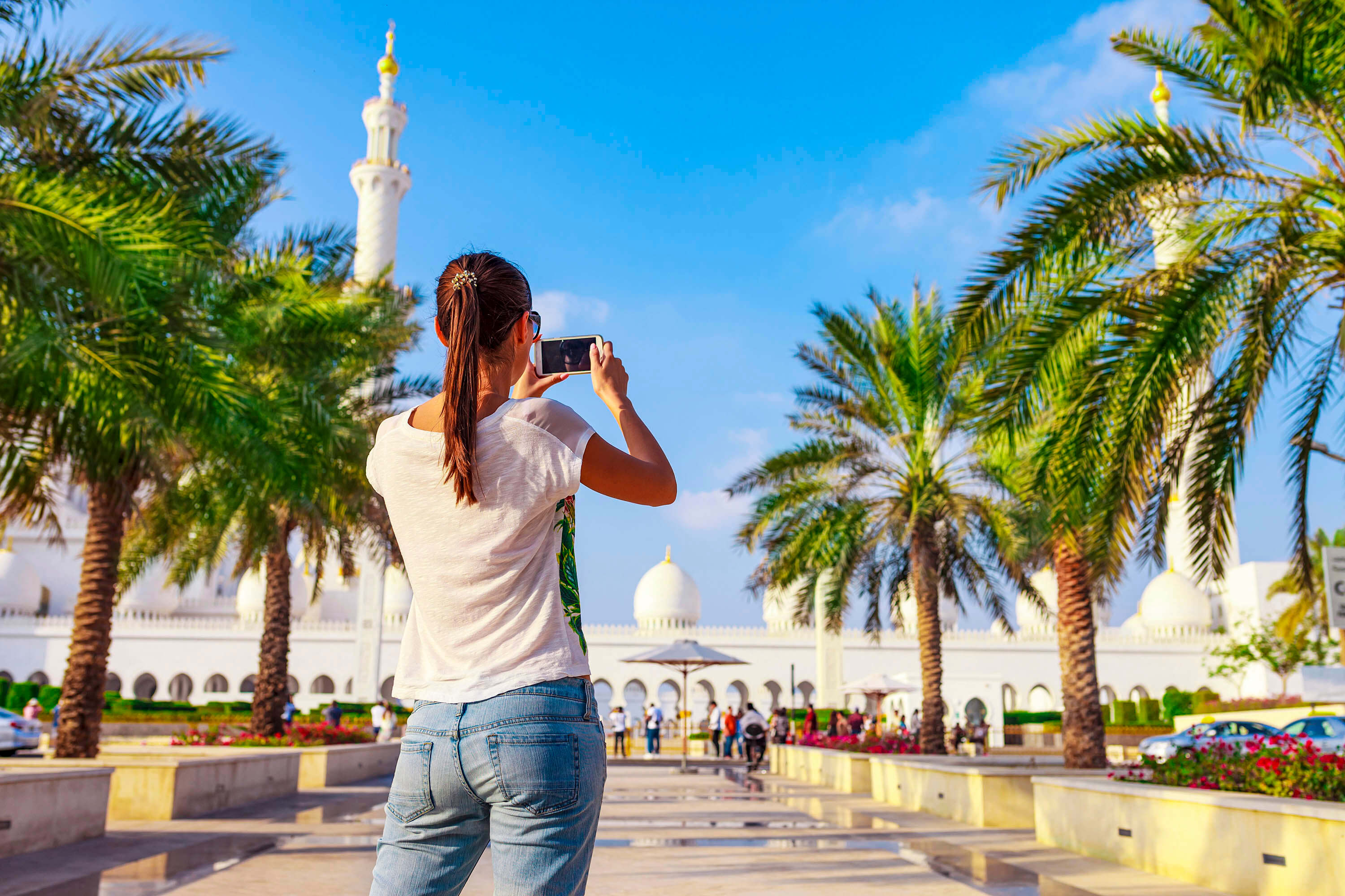 Abu Dhabi, Sheikh Zayed Grand Mosque: Self-Guided Tour – Image 2 | WeShare