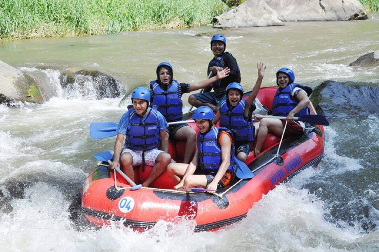 Tour privado de medio día de aventura en rafting en rápidos en grupos pequeños - Foto 5