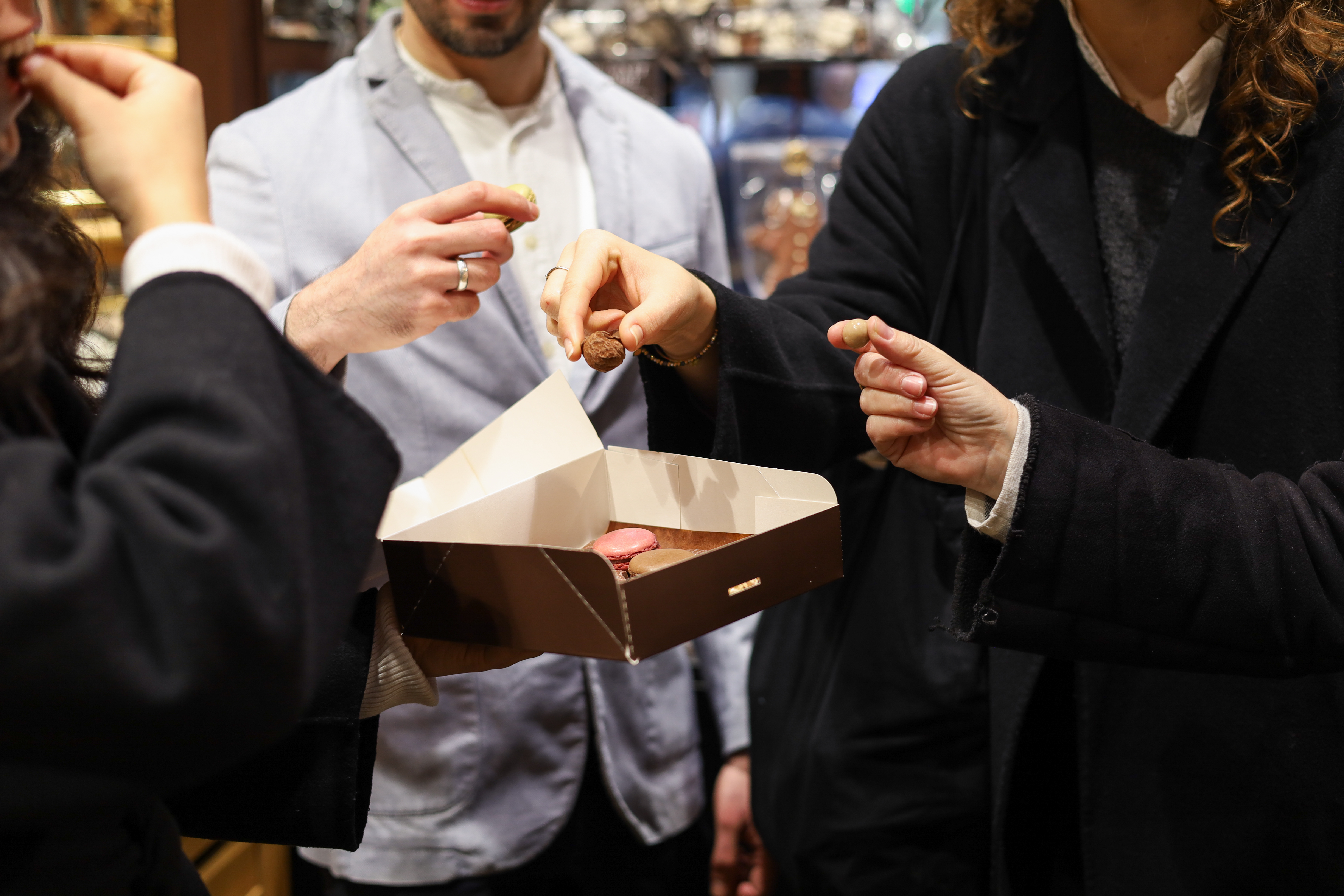 Saint-Germain-des-Prés Pastry and Chocolate Tasting Tour in Paris – Image 3 | WeShare