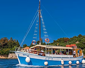Three Islands Boat Tour with Lunch & Drinks Included - Fish picnic - Photo 10