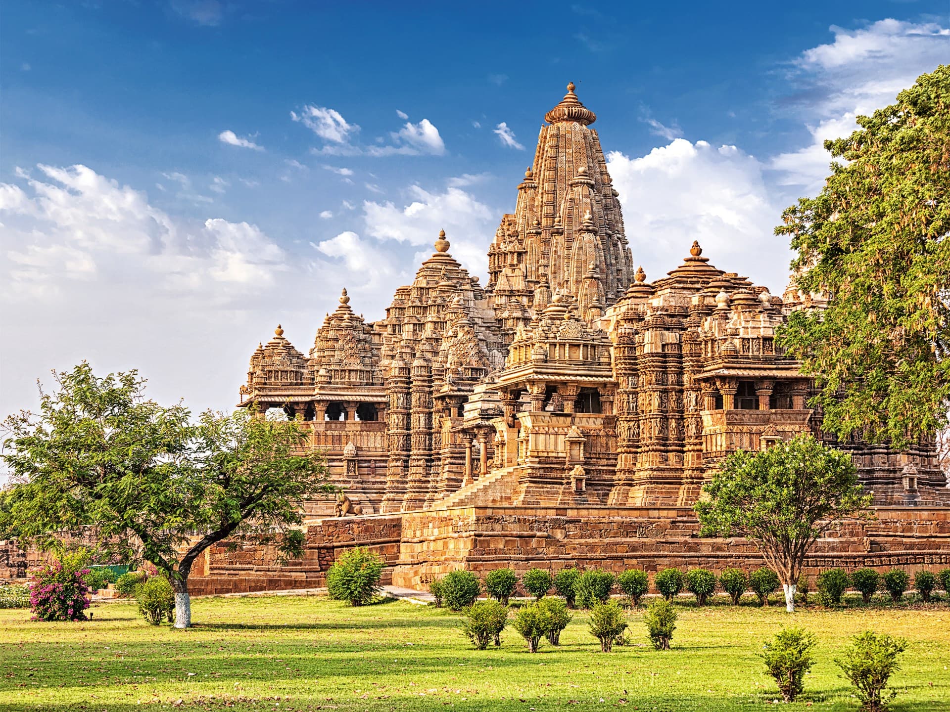 TEMPLOS Y TIGRES: TOUR AL PARQUE NACIONAL KHAJURAHO Y PANNA