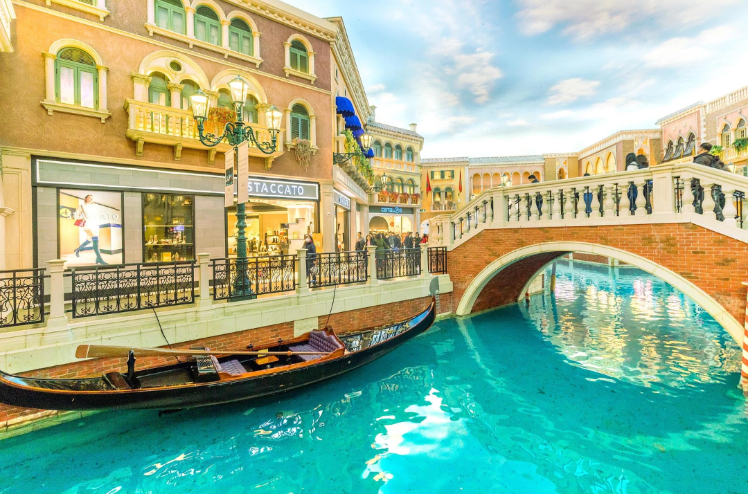 Macau Venetian: Romantic Gondola Ride Boat Ticket