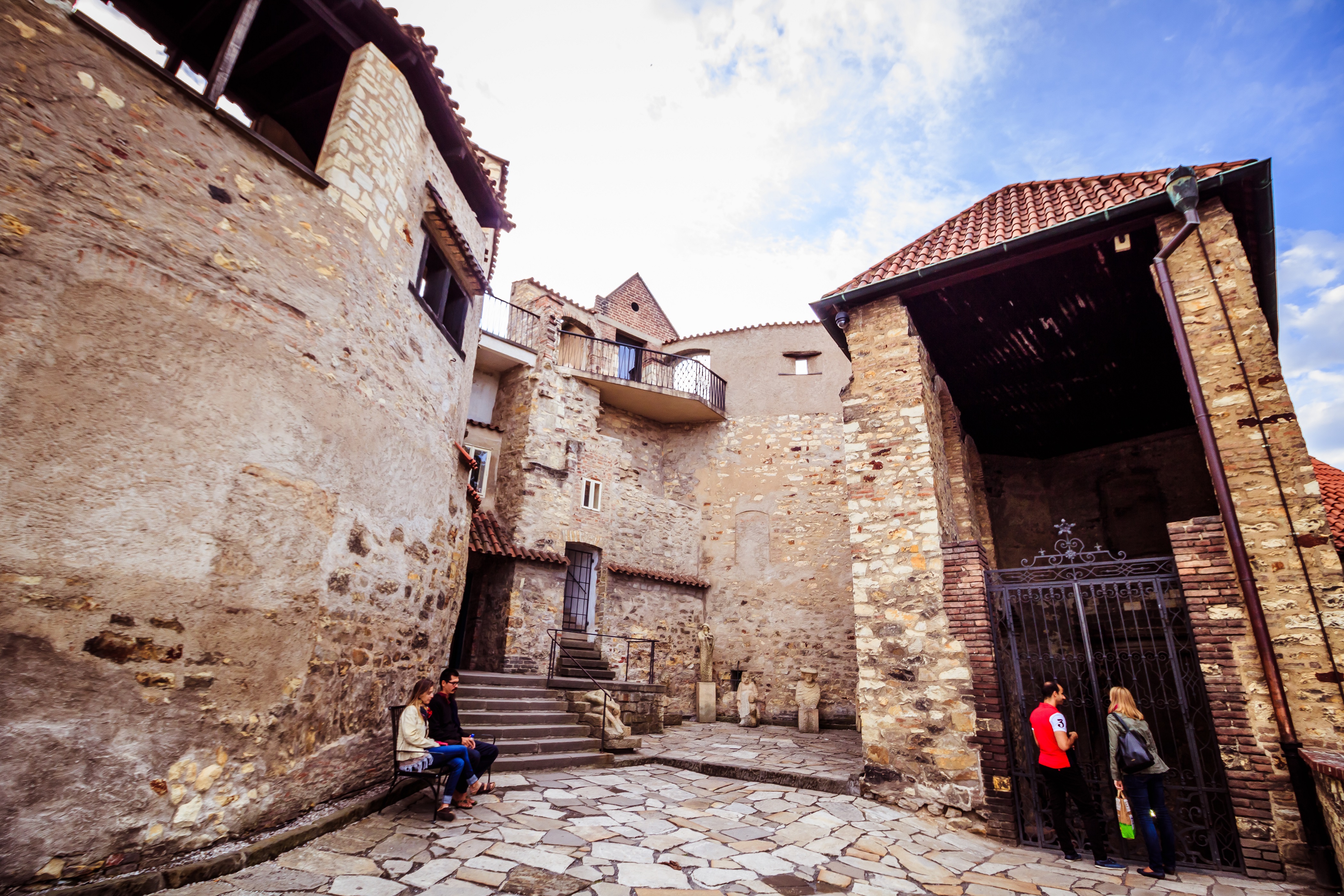 Prague Castle Interiors: Tour with German Guide and Entry Ticket