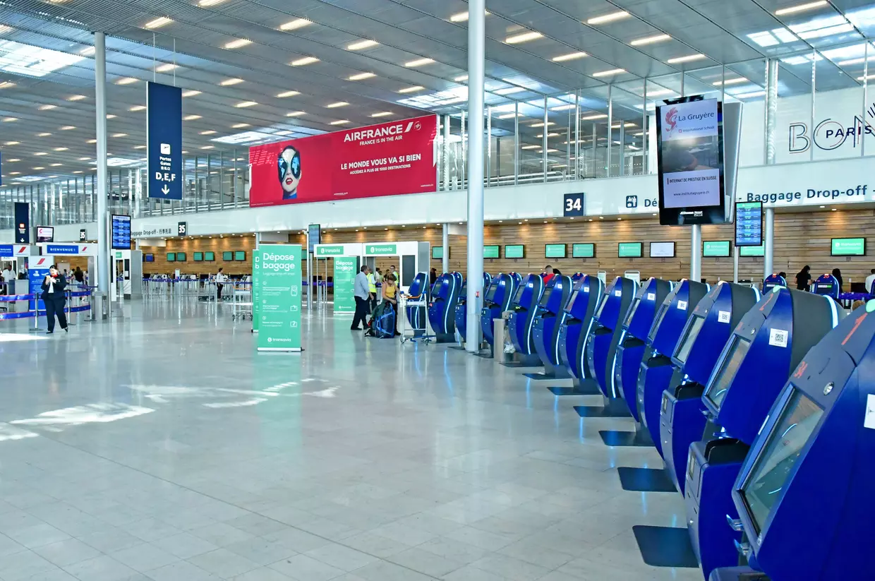 Private transfer from Charles de Gaulle airport or airport Orly to - Orly airport or Charles de Gaulle airport 