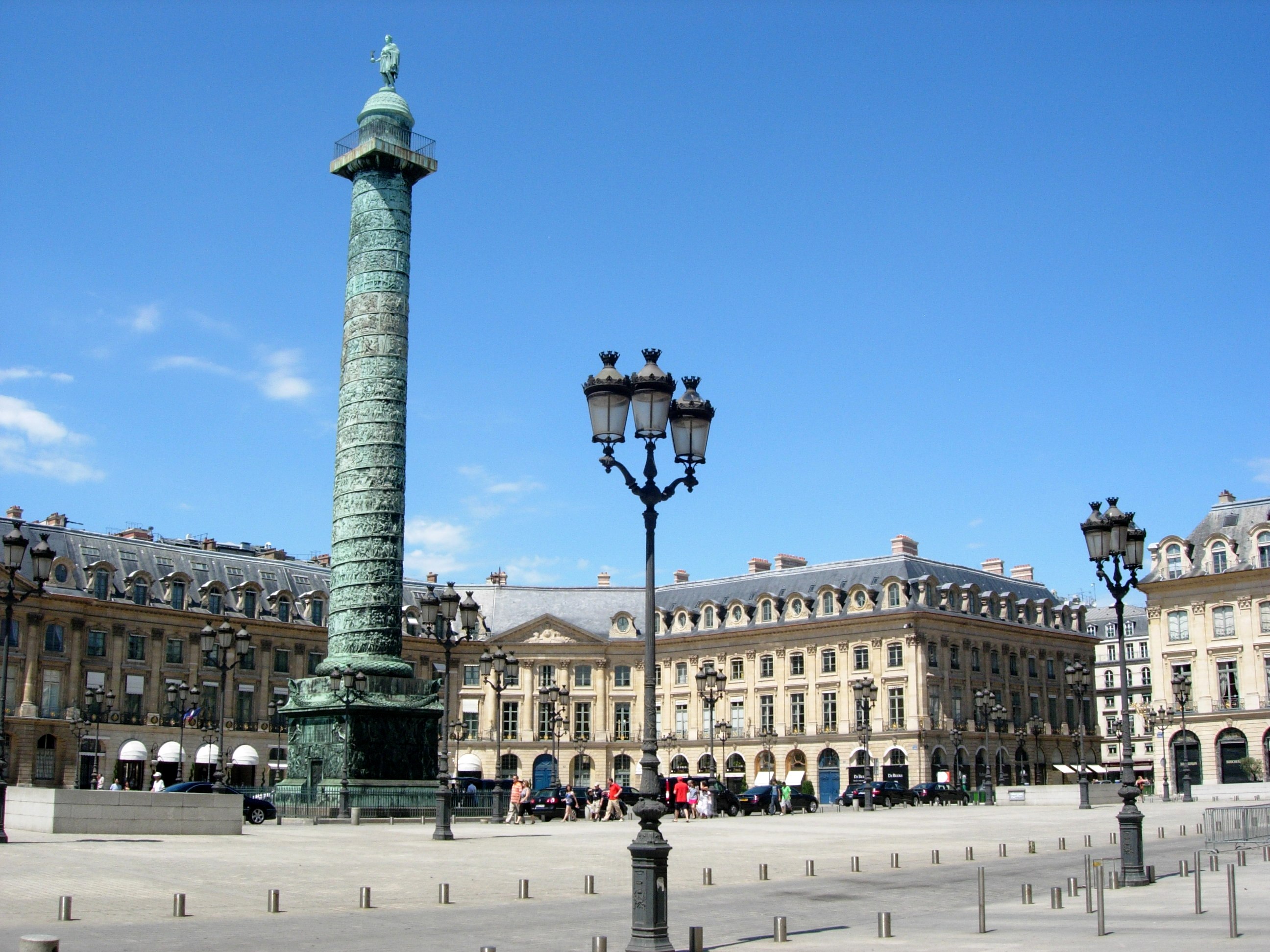 Luxury and Pleasure: Louvre Lifestyle – Image 1 | WeShare