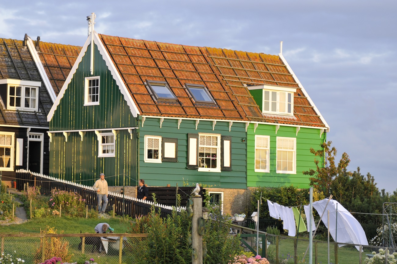 6.5-hour Tour Zaanse Schans Windmills, Clogs & Cheese Factory, Volendam and Marken – Image 4 | WeShare