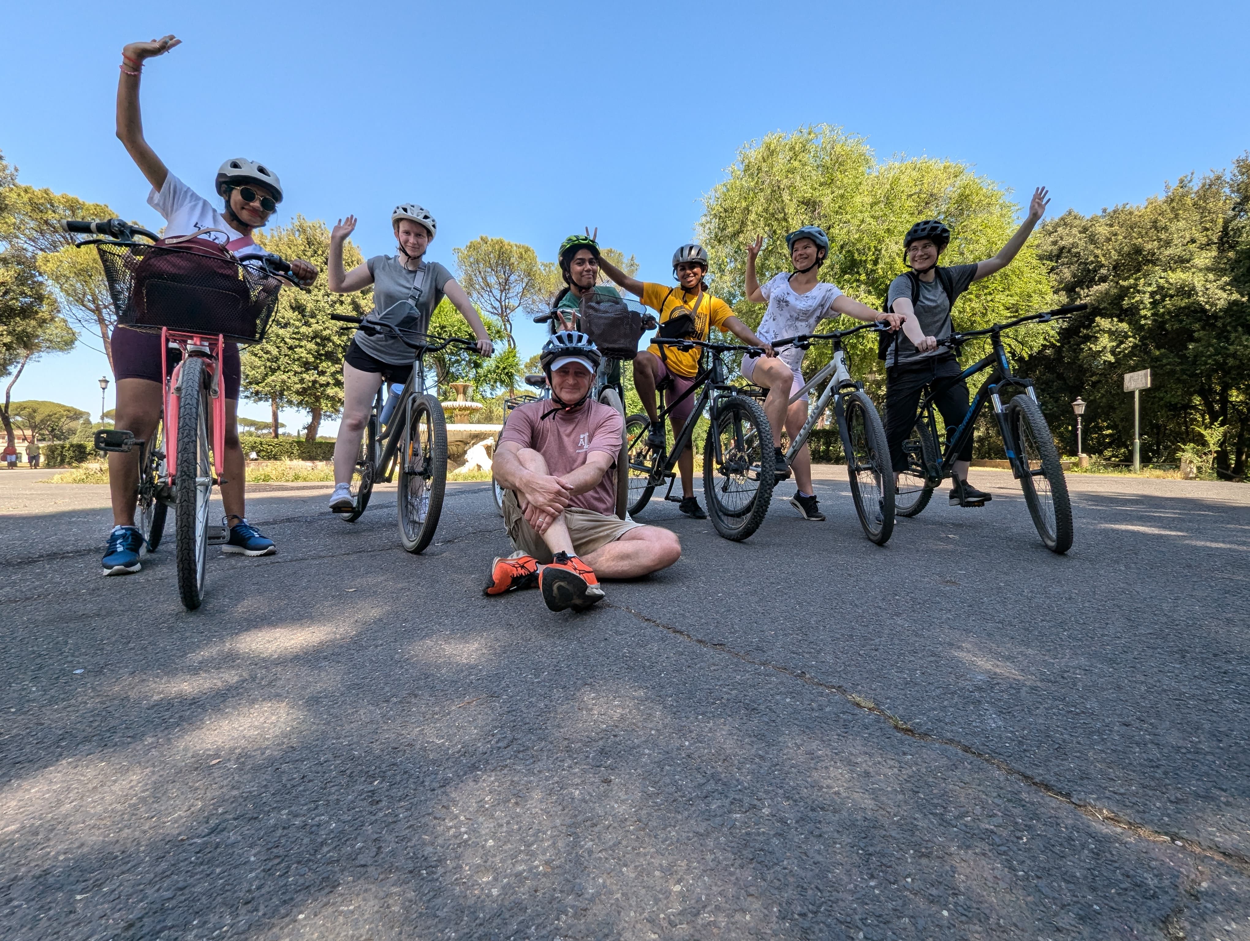 Unexpected Rome: cycle between Villa Borghese and Villa Ada, discover the magic of the Coppedè district - Photo 12