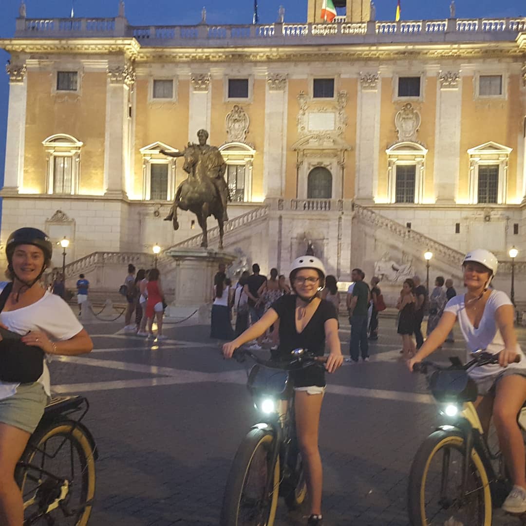 Rome by Night City Bike Tour with Sunset, Views and Evening Lights | Upgrade available: Pizza Night - Photo 12