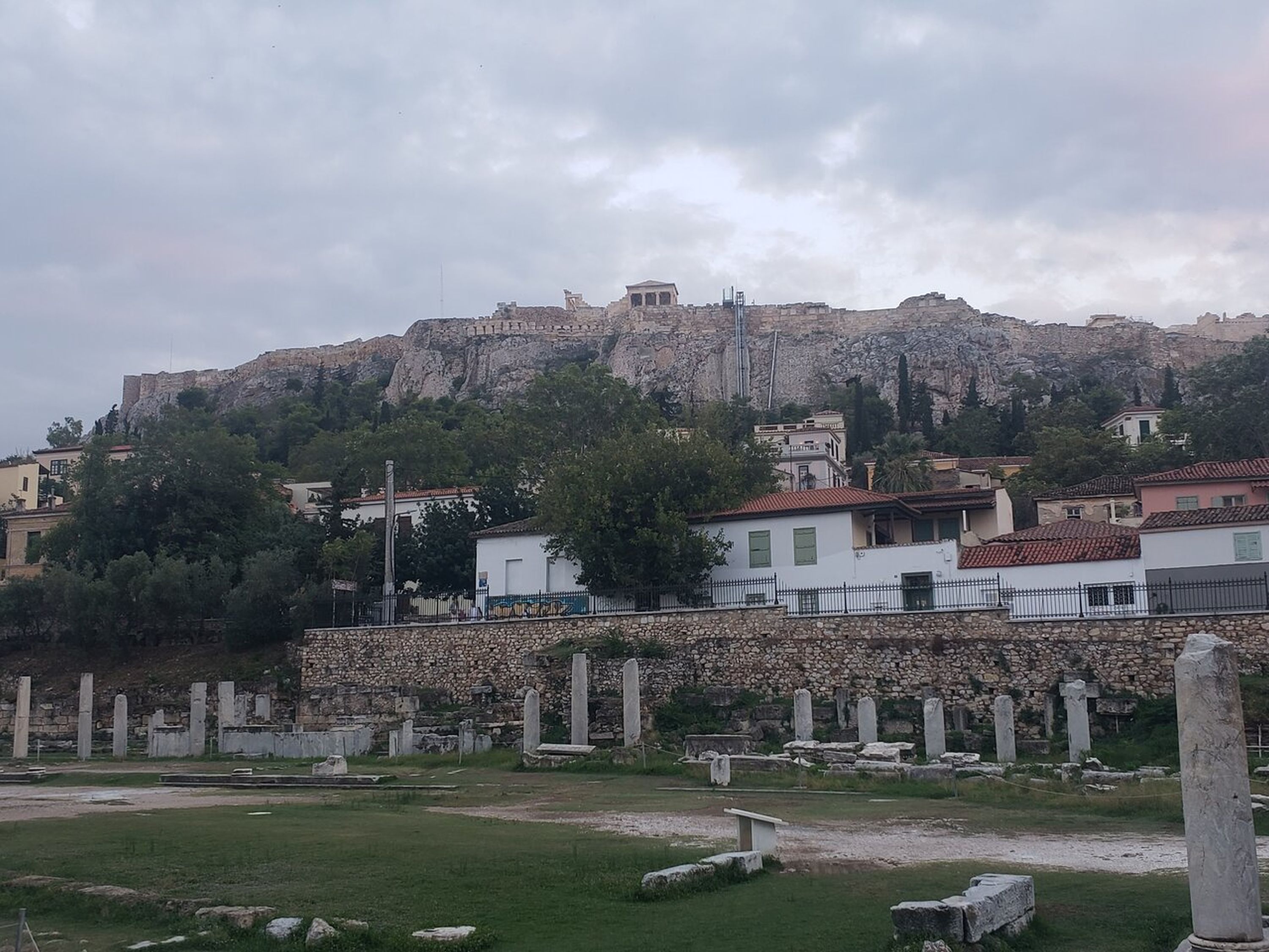 Athens at Night Small-Group Walking Tour with Dinner