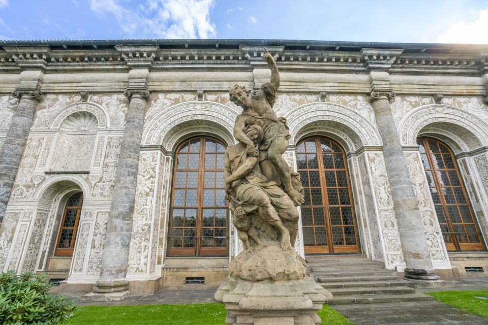 Prague Castle Interiors: Tour with German Guide and Entry Ticket