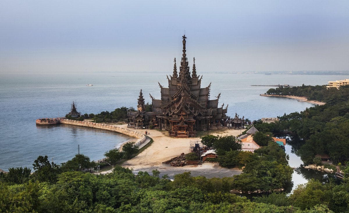 Templo de madera del Santuario de la Verdad